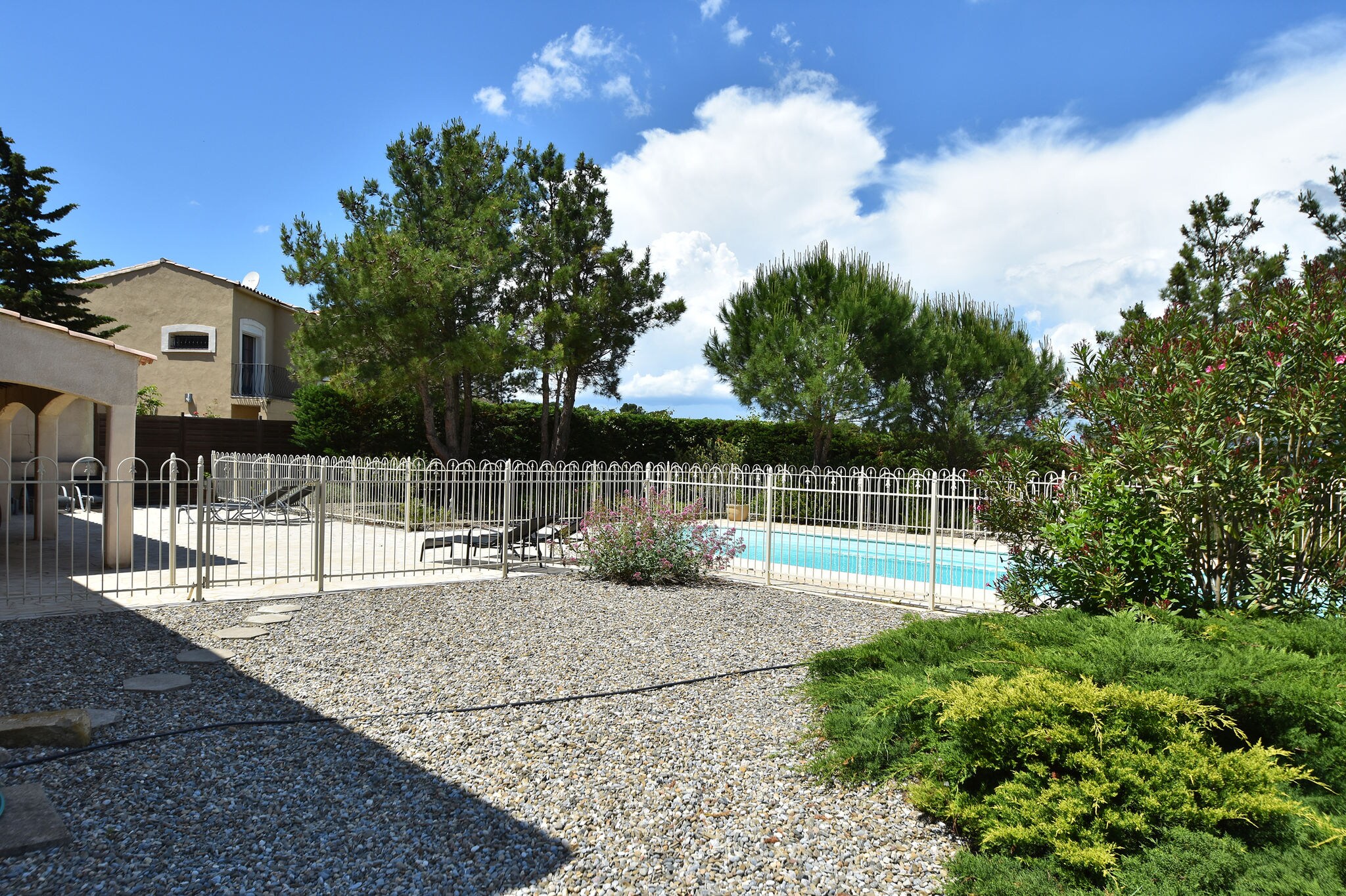 Villa spacieuse avec piscine privée à Montbrun-des-Corbières