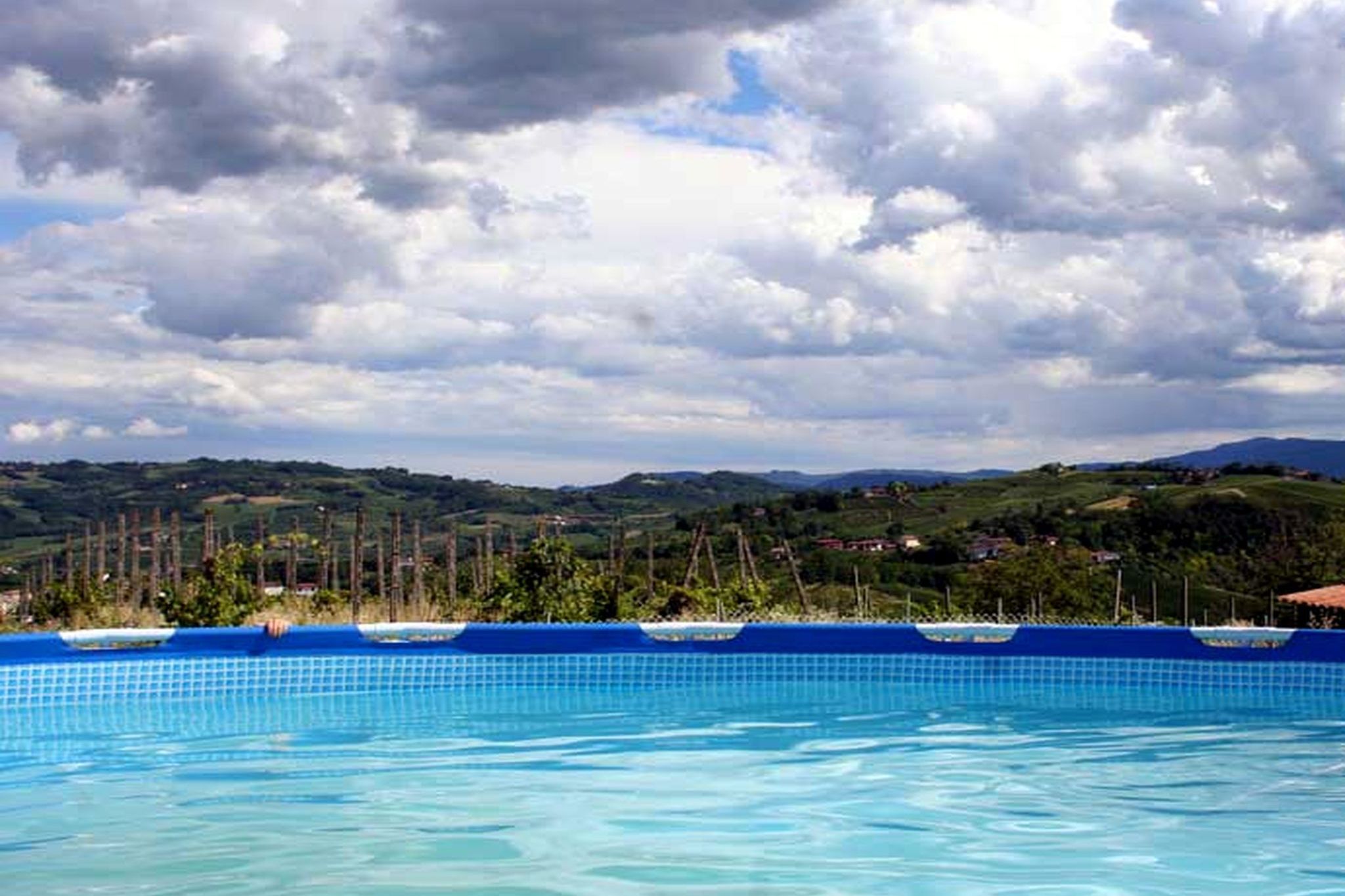 Landelijke boerderij in Lombardije met een zwembad.