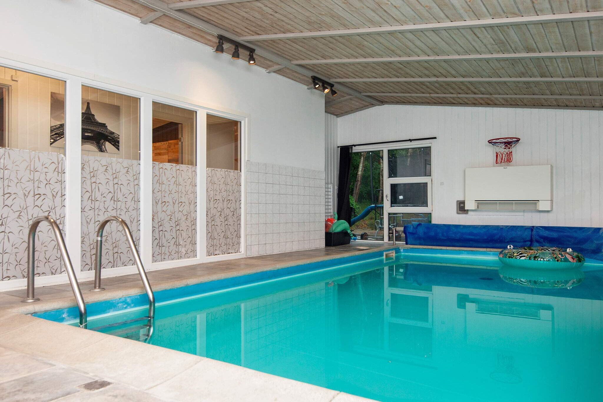 Well-appointed cottage with swimming pool, whirlpool and sauna only 2 minutes walk from good beach. The house also has 2 bathrooms and a large swimming pool and whirlpool with space for 6 people. In addition, it is possible to go in the house's sauna. A good detail is that from the living room of the house you can look directly into the whirlpool and swimming pool department. The house is furnished with 4 bedrooms and annex, which is a hit especially with teenagers. The house is furnished with good large well-appointed kitchen-dining room. In addition, there is a wood burning stove, so it is possible to enjoy the heat from this on cold winter evenings. The plot is furnished with terrace in several places, so there can always be a nook to enjoy the sun. The house is located close to the large Meilgaard Forest, where there is a sea of paths that you can walk and bike on.
A refundable deposit might be charged closer to your check-in date. This deposit covers utilities consumed during your stay and any additional services that may be taken. The final amount will be adjusted based on actual meter readings, actual usage of extra services, and any remaining balance will be refunded within 21 days after checkout.