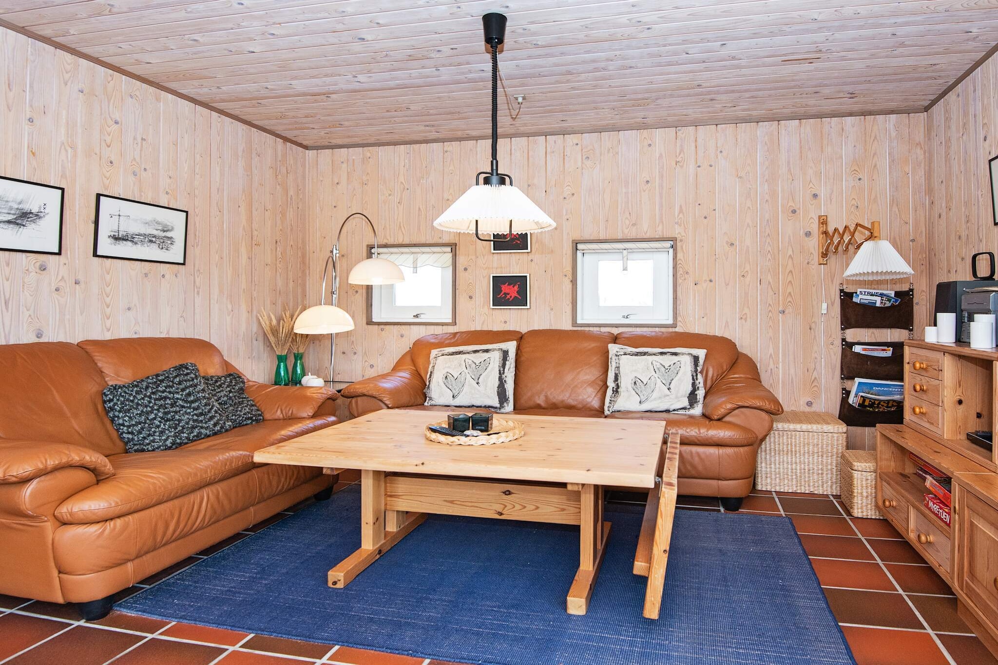 Well-kept cottage, located in the 1st dune row, with approx. 170 meters to the North Sea. Here there are only a few minutes to the beach or the top of the dunes from which the sunset can be enjoyed. The house is well furnished with functional kitchen in open connection to the living room, where there is a wood burning stove, TV and free fiber network. Exit to covered terrace. There are three bedrooms. The cottage is located directly next to the conservation line, and has a view of scenic dune area. Not for rent to youth groups.
A refundable deposit might be charged closer to your check-in date. This deposit covers utilities consumed during your stay and any additional services that may be taken. The final amount will be adjusted based on actual meter readings, actual usage of extra services, and any remaining balance will be refunded within 21 days after checkout.