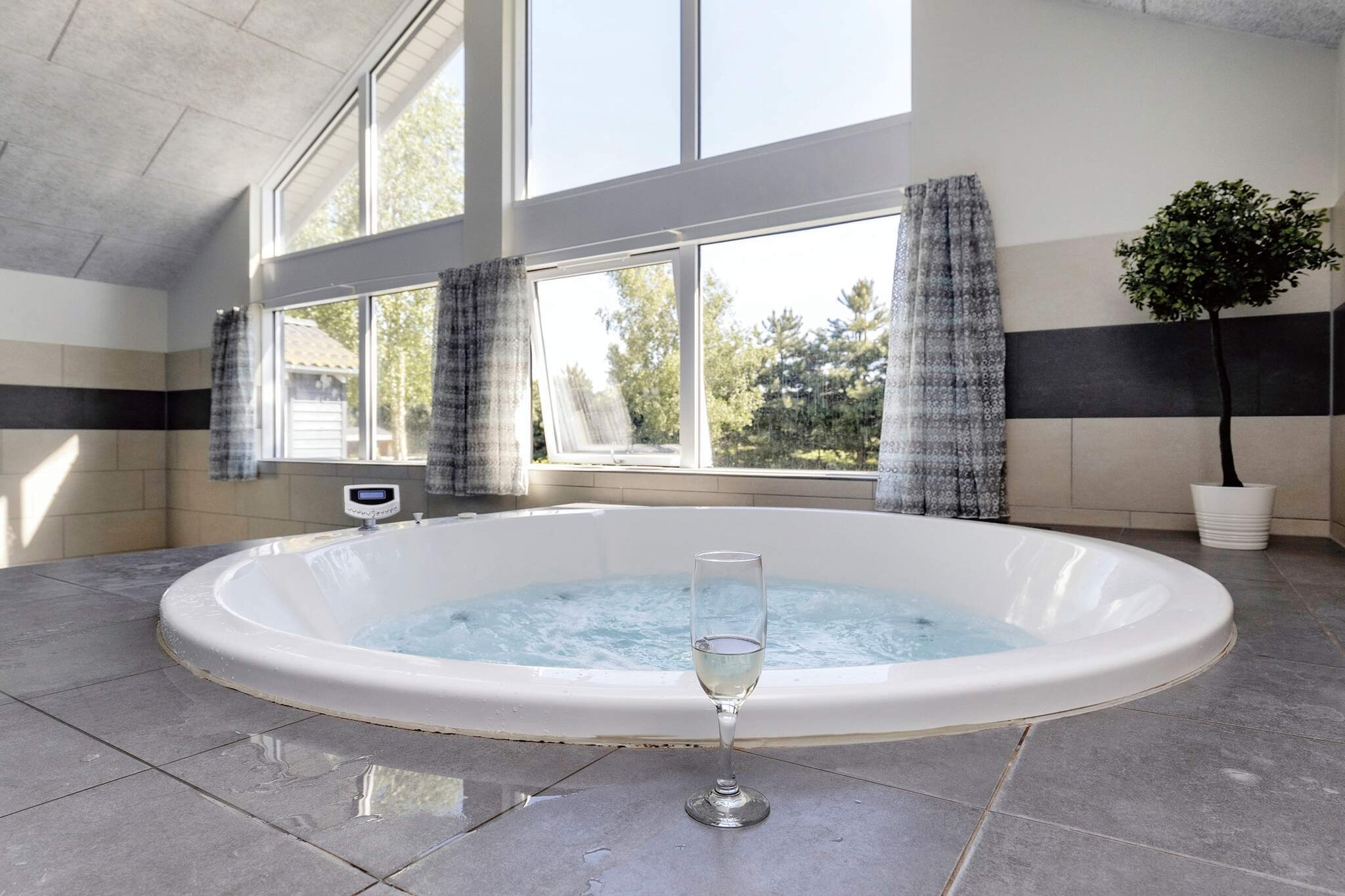 20 persoons vakantie huis in Væggerløse - Spa