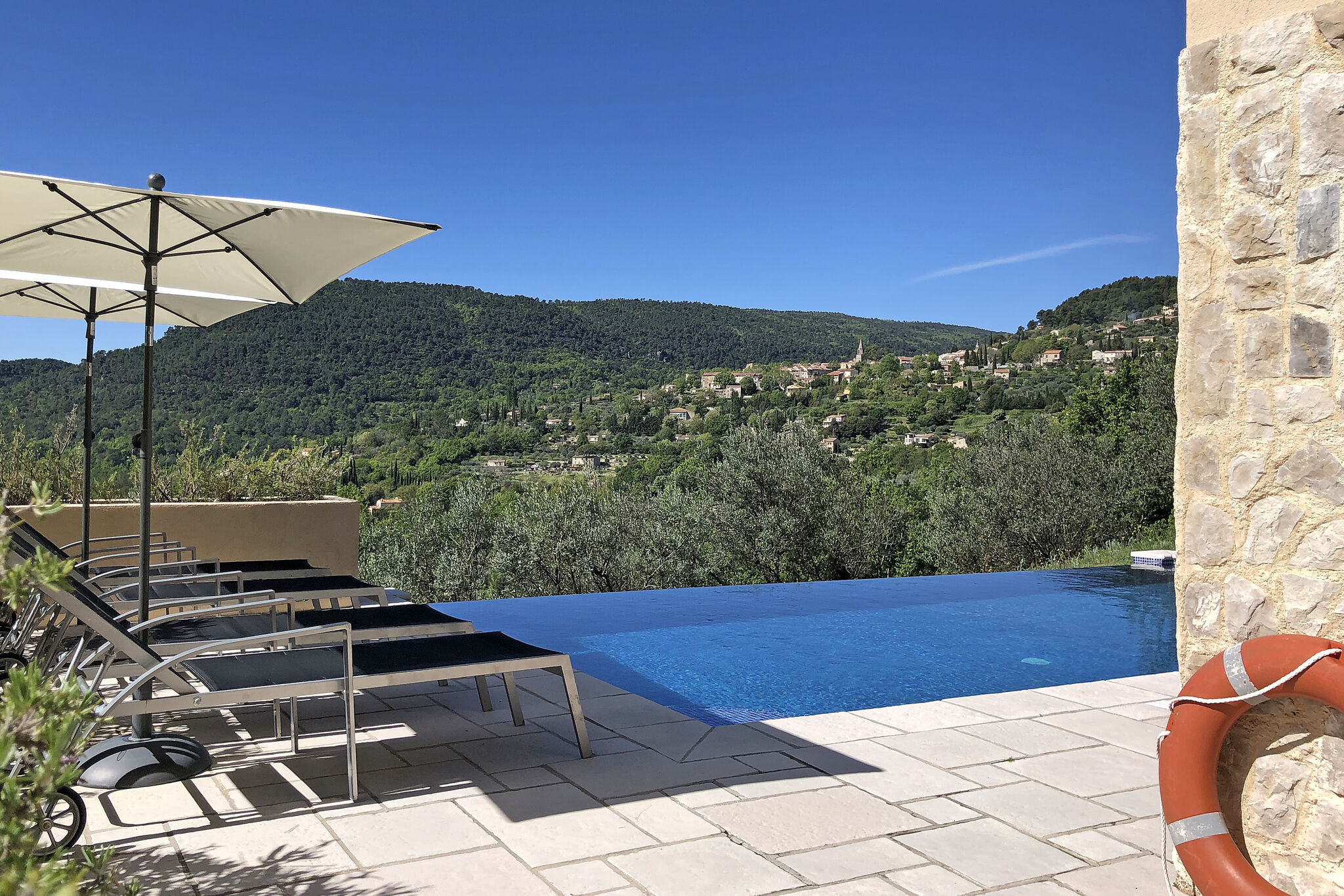 Klasse! Mooie villa met 4 suites, verwarmbaar privézwembad, panoramisch uitzicht
