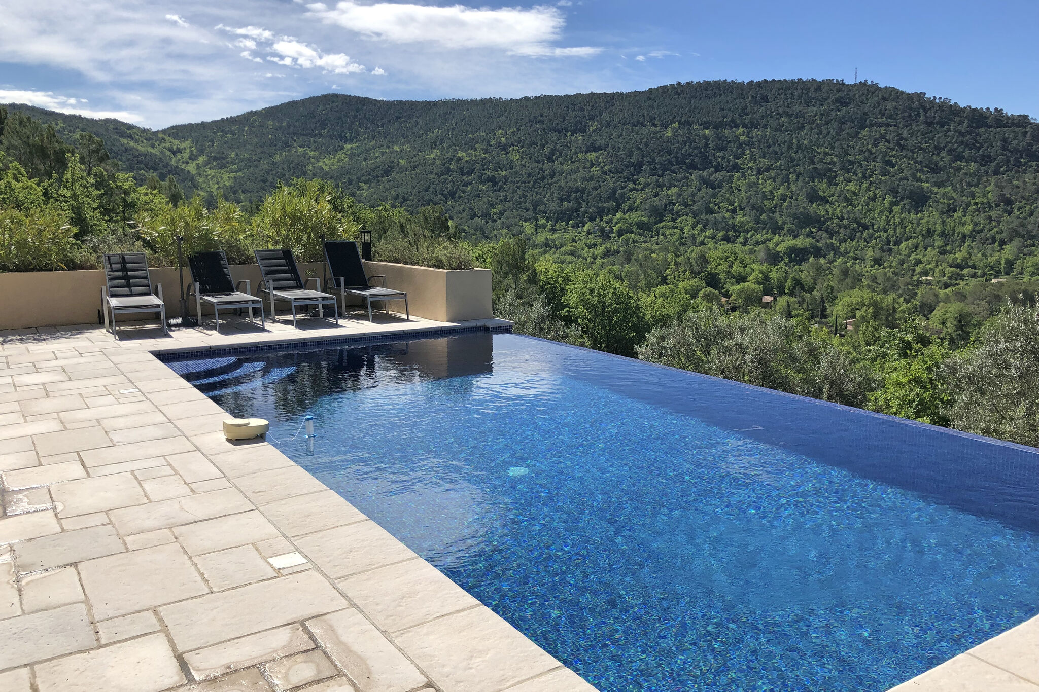 Top! Beautiful villa with 4 suites, heated private pool, panoramic view