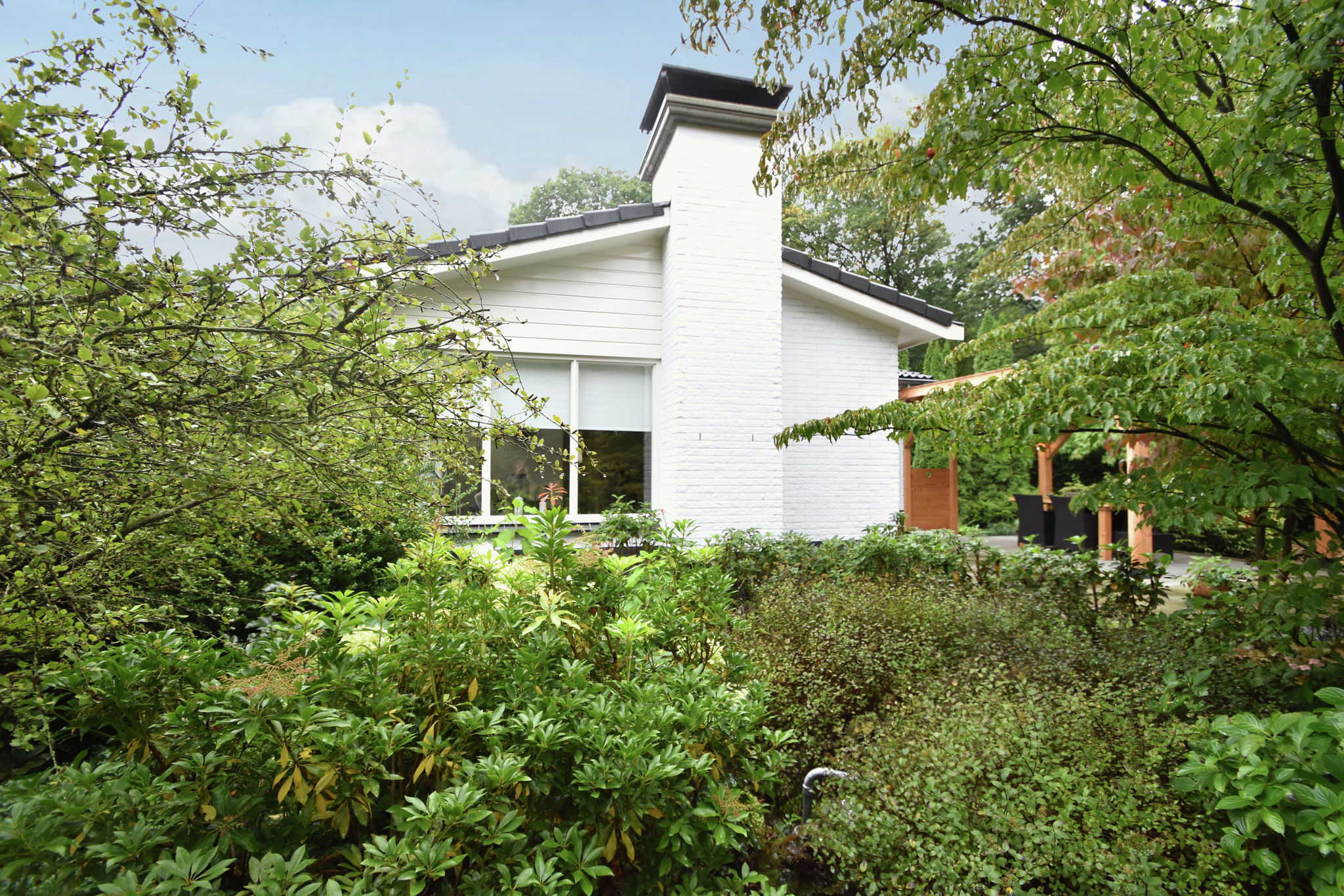 Modernes Ferienhaus mit gepflegtem Garten in Holten