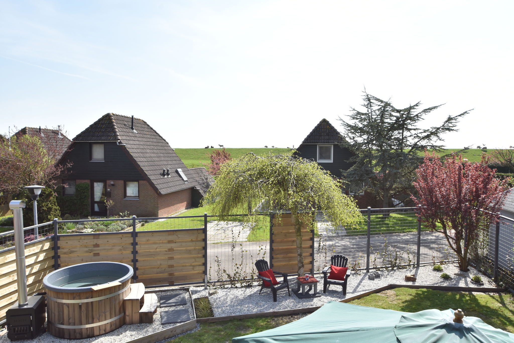 Gemütliches Ferienhaus in Herkingen mit Hottub im Garten.