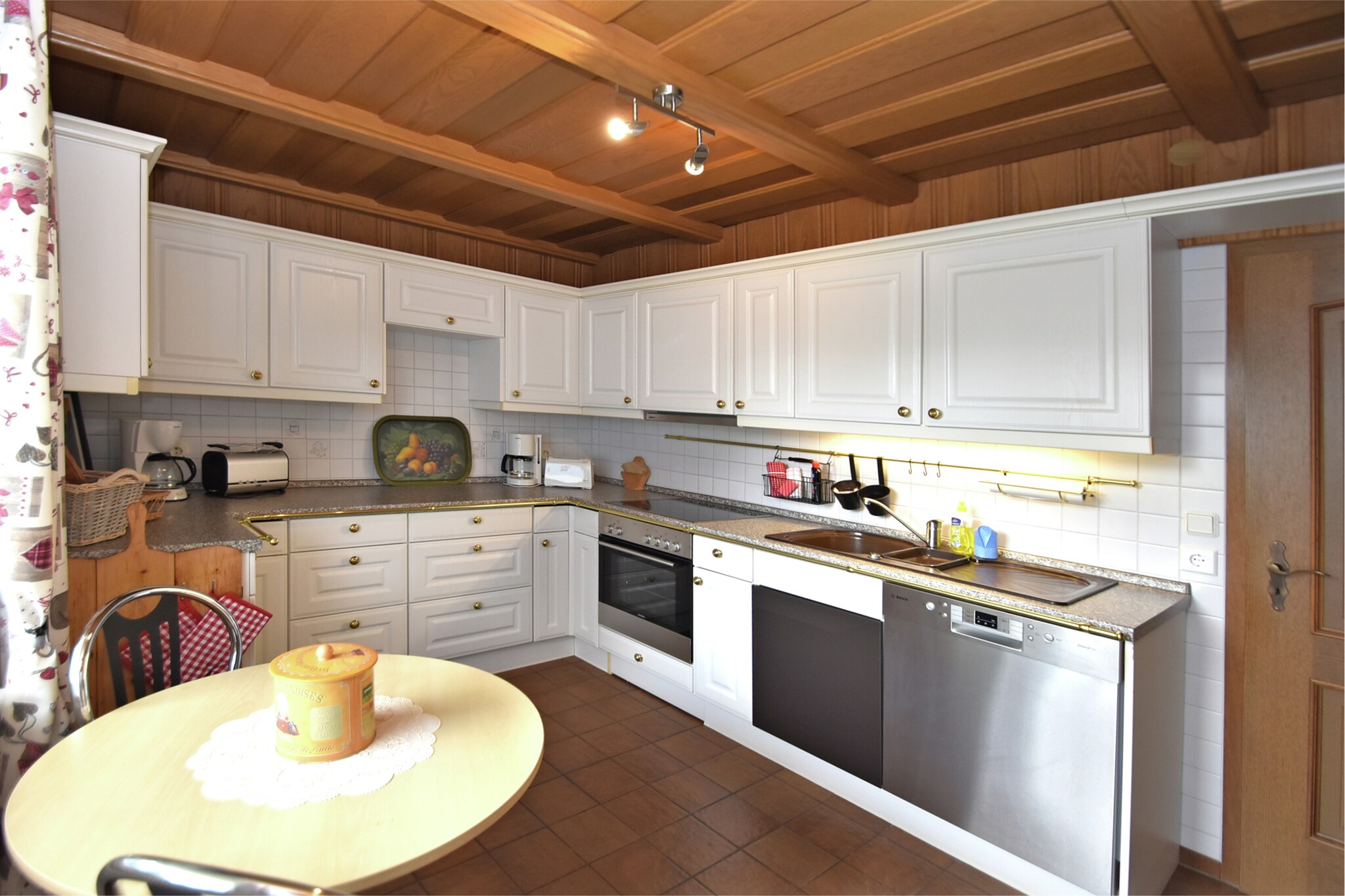 Ground floor: (Entrance, Living room(TV(satellite, dutch television channels), fireplace, radio, stereo unit), Kitchen(2x toaster, cooker(4 ring stoves, ceramic), 2x coffee machine(filter), oven, dishwasher, 2x fridge), bedroom(double bed), bedroom(4x single bed), bedroom(double bed, TV(satellite)), bathroom(shower, washbasin, toilet), bathroom(shower, washbasin, toilet), Landing, shared room(dining table, stove(wood)))\n\nOn the 1st floor: (bedroom(single bed), bedroom(double bed), Bedroom with bathroom(double bed(200 x 200 cm), shower, washbasin, toilet, bidet), Bedroom with bathroom(double bed, shower, washbasin, toilet, bidet), toilet)\n\nBasement: (sauna)\n\nstorage, carport, sauna, balcony, heating(central, gas), terrace(60 m2), garden, garden furniture, BBQ(charcoal), parking, parasol, children\'s bed, high chair, ironing board, iron