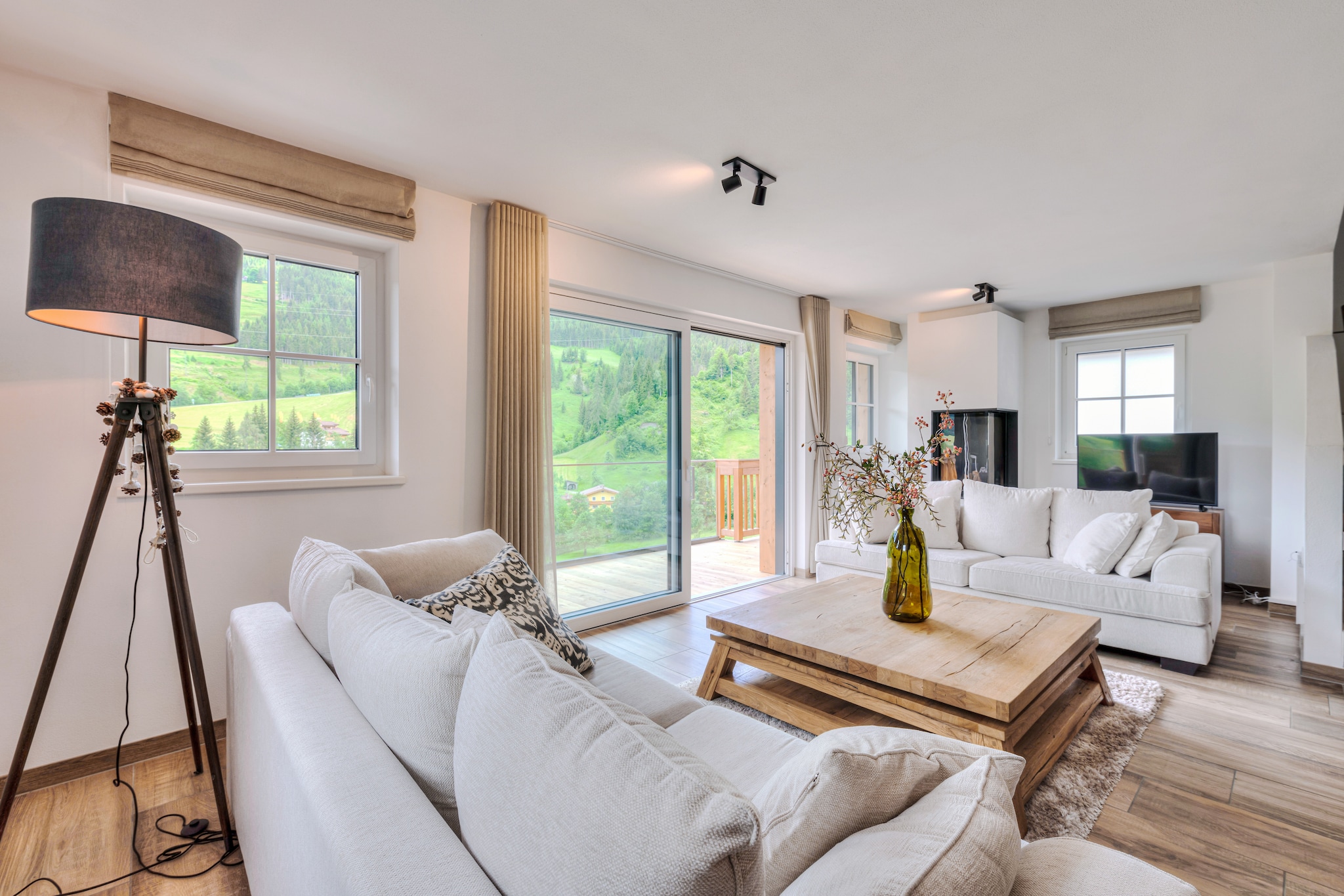 This beautiful, sunny detached chalet for a maximum of 12 people is located in Mühlbach am Hochkönig in Salzburgerland, and offers a breathtaking view of the surrounding mountain landscape.

The chalet has a huge living room with a modern, open kitchen. From the living room and kitchen you have access to the large balcony, which is on the sunny side. The chalet also offers 5 large bedrooms, spread over 3 floors, and 3 bathrooms. All bedrooms are beautifully furnished in the style of the house. The chalet also has its own wellness area with sauna and a ski room with ski boot warmer. There is ample parking at the chalet.

In summer as well as in winter, Mühlbach am Hochkönig, part of the Unesco Geopark "Ore of the Alps", is an ideal starting point for your vacation! There are many opportunities for mountain bikers, golfers, hikers, glacier skiers, paragliders and those seeking peace and quiet in the immediate vicinity. In winter, you can reach the slopes of the Hochkönig ski area in just a few minutes by car, a ski area with guaranteed snow and more than 120 km of slopes as well as numerous picturesque mountain huts. The family and small ski areas of Hinterreit and Hochkeil also offer a special charm.

In summer, the outdoor pool in Mühlbach, the Sommerstein adventure outdoor pool in Maria Alm, the Seespitz and Thumersbach lidos on Lake Zell in Zell am See or Lake Goldegg offer plenty of bathing fun!

There are enough shops for daily needs and a good selection of restaurants right in the town, and you can reach the state capital of Salzburg in around 1 hour by car.

