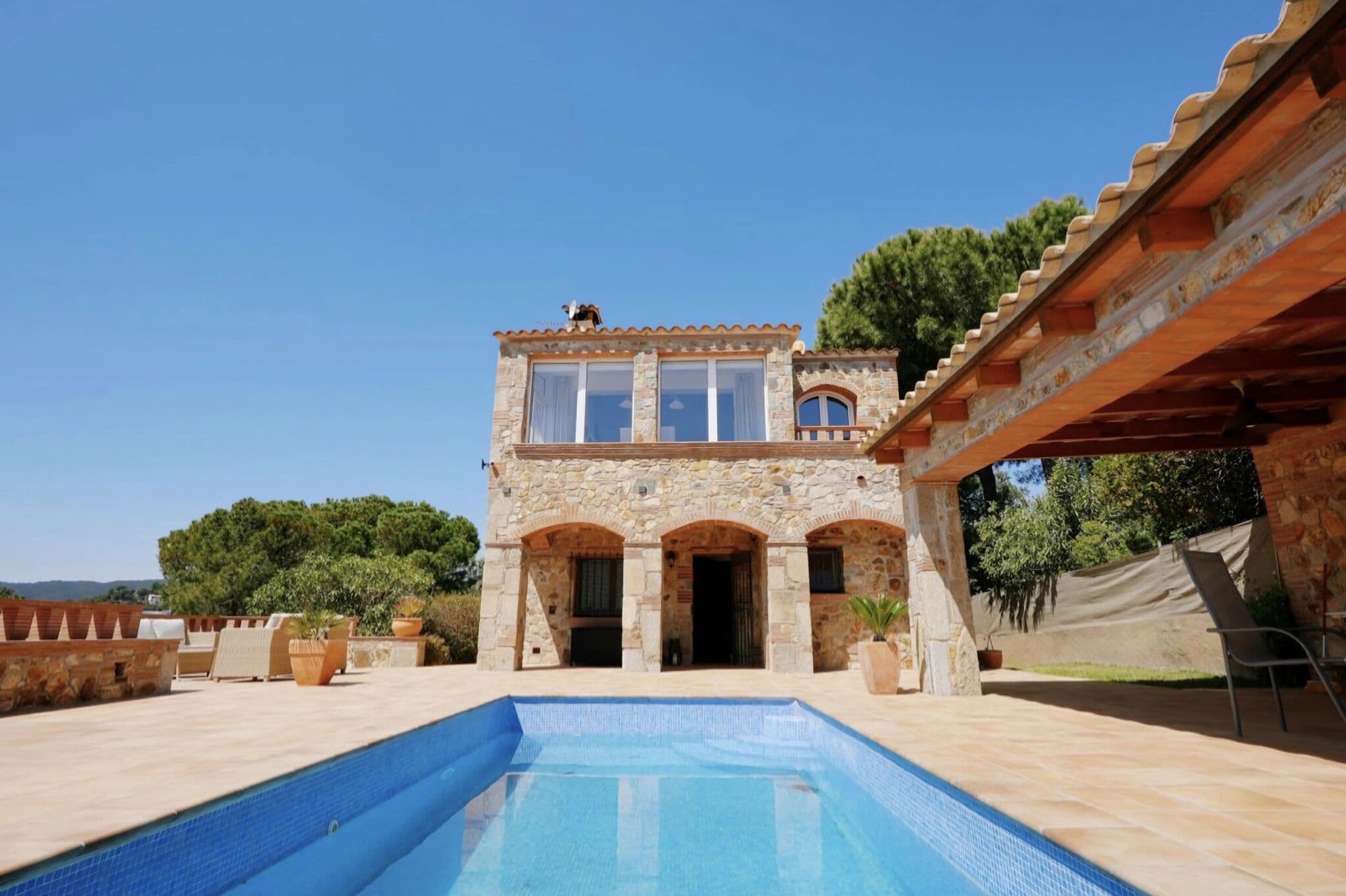 Vrijstaande villa in Catalonië met privézwembad