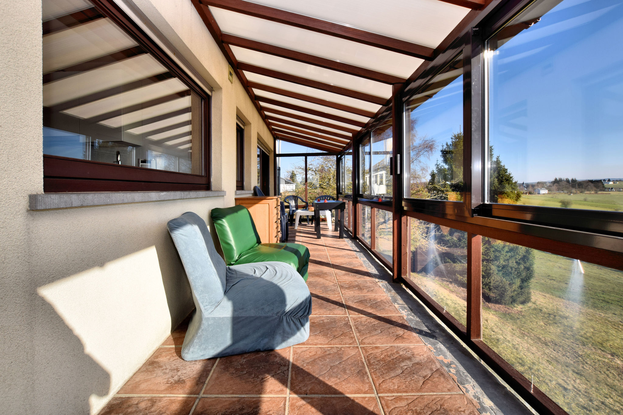 Maison de vacances confortable à Nadrin avec terrasse privée