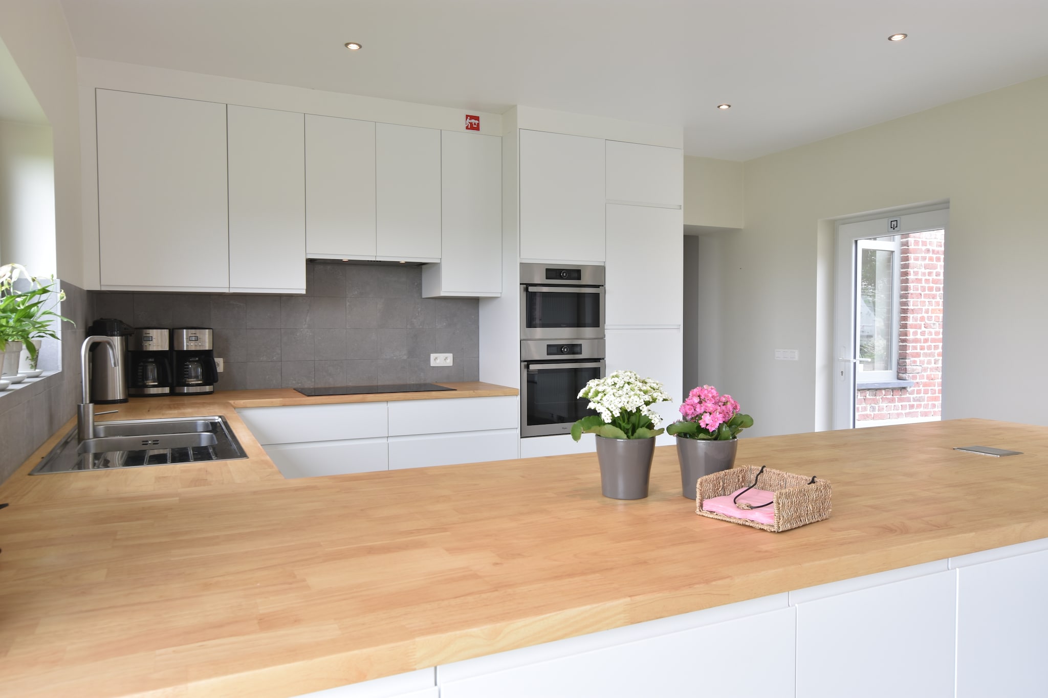 Mansion in Roesbrugge with Garden