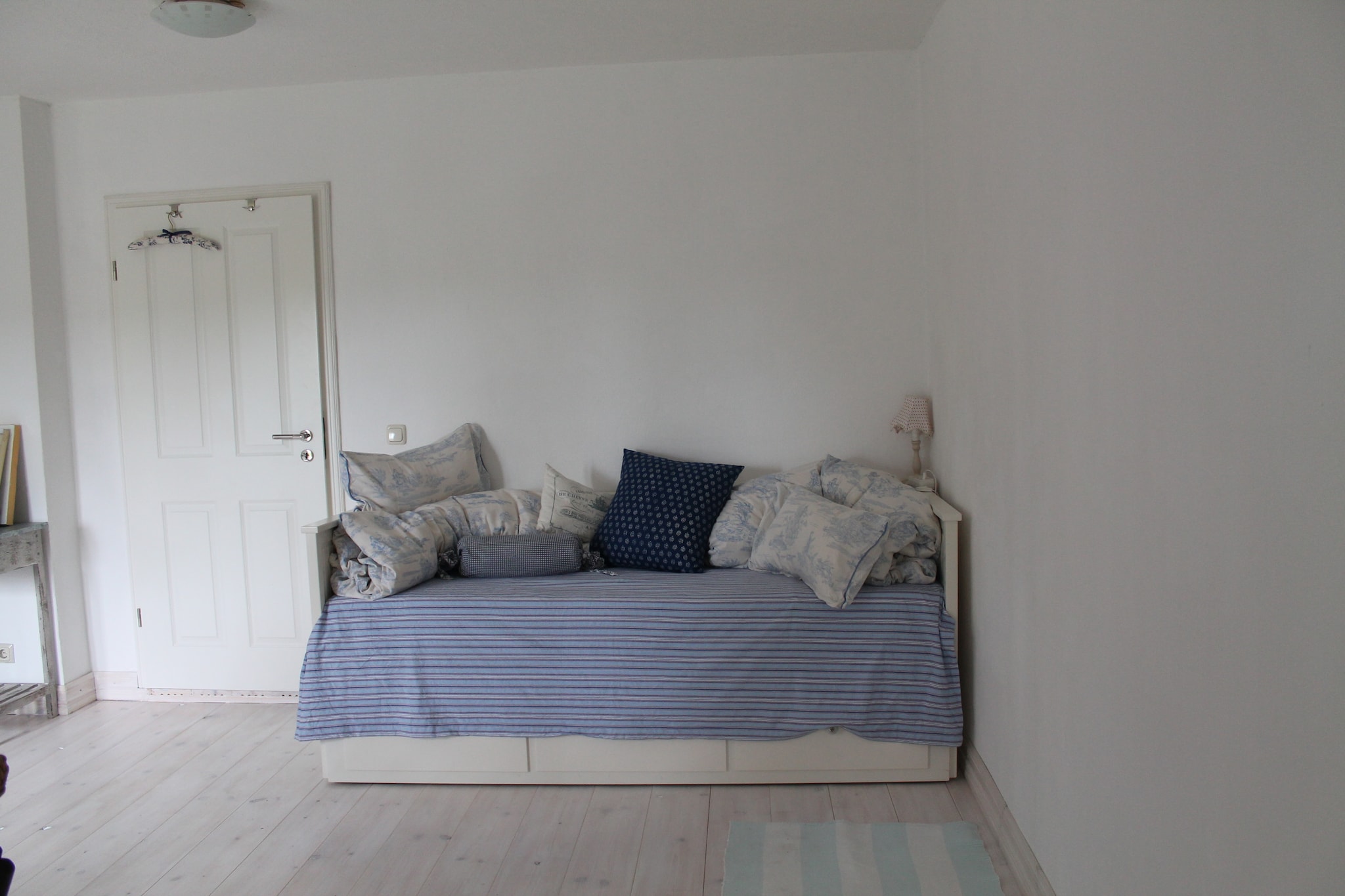 Ground floor: (open kitchen(electric kettle, cooker(2 ring stoves), coffee machine, fridge(+ freezer)), Living/bed room(double trundle bed, dining table(2 persons)), bathroom(shower, washbasin, toilet), heating, high chair)\n\nterrace, garden, garden furniture, parking