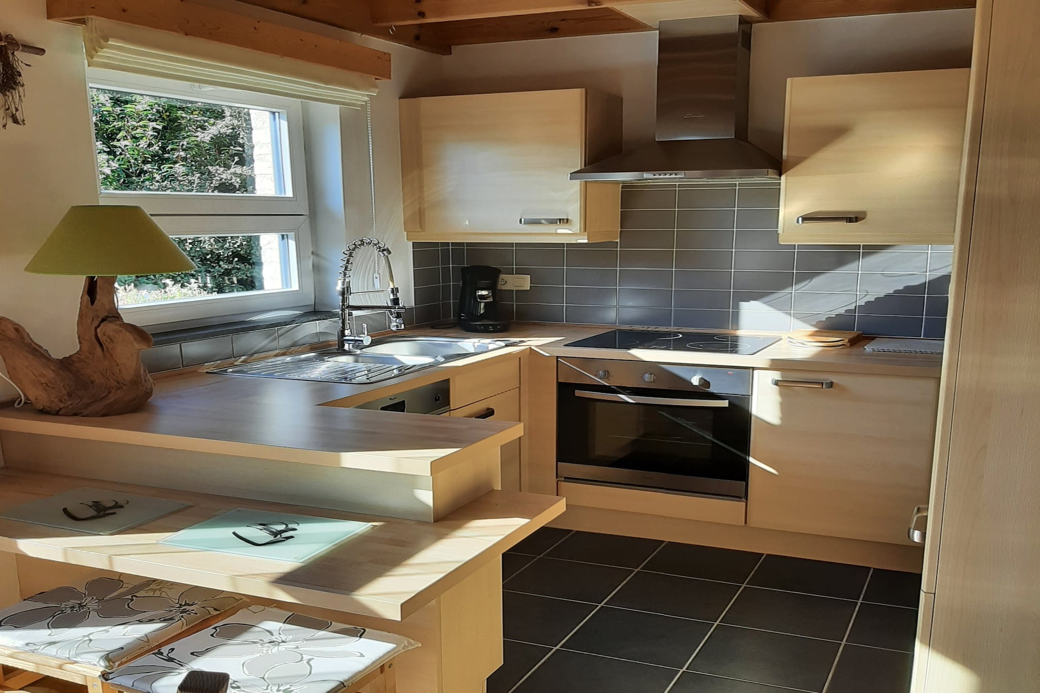 An optional utilities and service fee of EUR 50,00 will be charged before your arrival. Details are given below.<br> This charming 1-bedroom cottage in Septon is a perfect retreat for two, offering comfort, privacy, and a romantic setting. Ideal for couples, the home features a well-equipped kitchen, a sunny terrace for breakfast or evening barbecues, and a peaceful garden where you can unwind, read, or simply enjoy the outdoors. Located just 6 km from the vibrant town centre of Durbuy, you'll have easy access to excellent restaurants, local specialties, and unique attractions. Adventure seekers can explore Durbuy Adventure Valley, which offers activities such as kayaking, mountain biking, and rafting. For a more relaxed outing, visit the Topiary Park or the historic Sainte Walburge Church nearby. Daily essentials are within reach at a supermarket just 2.5 km away. Whether you're in the mood for exploring the beautiful Belgian countryside or spending quiet moments together at home, this cottage has everything you need for a memorable stay. WiFi and on-site parking are included for your convenience. <br><b> Optional Utilities & Service Package </b><br><b> An optional utilities and service package of EUR 50,00 </b> can be selected prior to your arrival. You will receive a separate communication with the payment link should you wish to include it.<br>This package ensures a seamless stay and conveniently covers services such as final cleaning, utility consumption, service support, and protection against minor damages or incidental costs during your stay.<br>Guests who prefer may manage these services independently, provided the property is returned in good order at check-out.