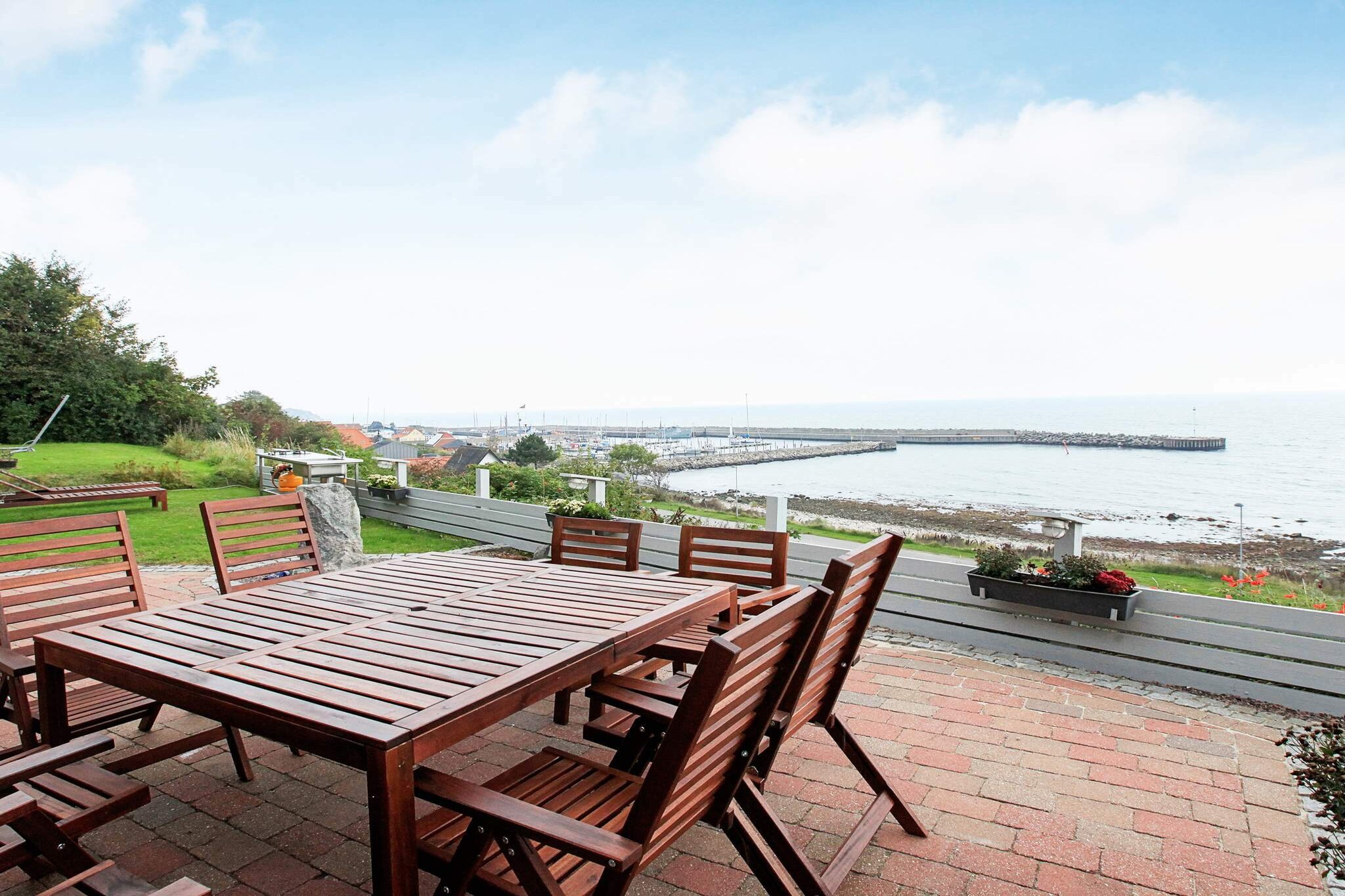 Spacious and family-friendly cottage with indoor whirlpool and large 7-person outdoor jacuzzi, heated all year round, as well as stunning views directly to the sea. You can enjoy the beautiful sunsets and sunrises from the terrace and balcony and prepare delicious meals in the outdoor kitchen, which includes a barbecue. After a swim in the sea, you can use the public sauna close to the house or stay at home and enjoy the view from the hot tub. The spacious indoor area is fully equipped with a large kitchen as well as a cozy wood stove for the cool evenings. In the garden there is a play structure and swings. It is not allowed in the house to hold larger events such as. weddings, birthday parties, etc., with more guests than that for the rented number of sleeping guests, without prior written approval from owner & # 8221 ;. Youth groups not allowed.

A refundable deposit might be charged closer to your check-in date. This deposit covers utilities consumed during your stay and any additional services that may be taken. The final amount will be adjusted based on actual meter readings, actual usage of extra services, and any remaining balance will be refunded within 21 days after checkout.