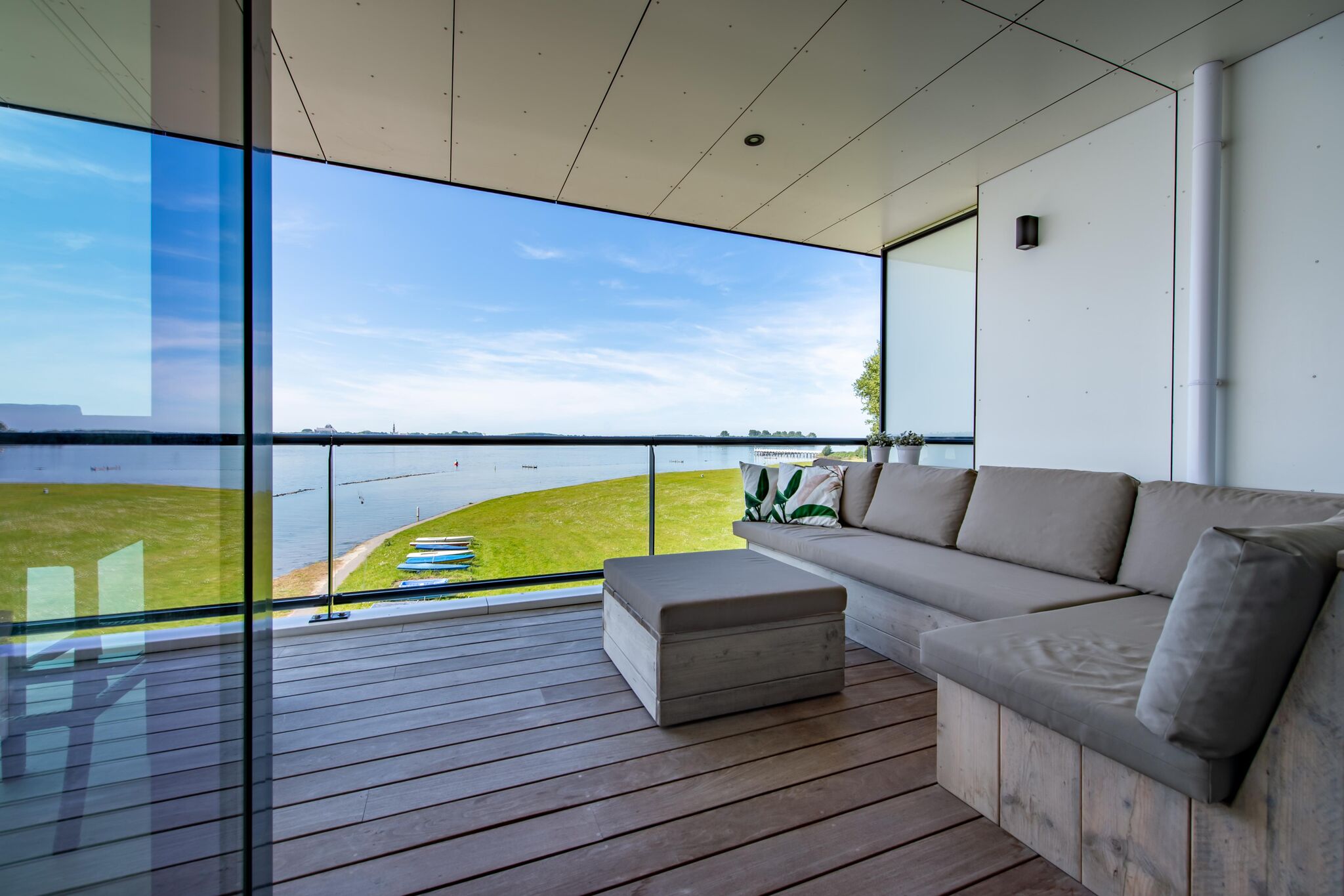 Moderne Wohnung mit Balkon