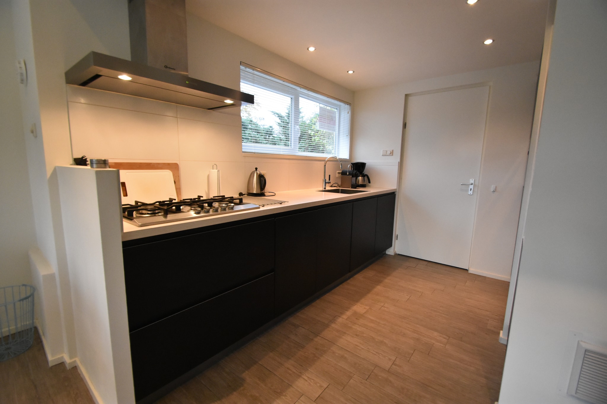 Modern Comfort in a Coastal Oasis
Tucked away in the quiet Ruiterplaat park, this stylish and newly renovated bungalow is a perfect retreat for relaxation and nature. The bright, open living space blends seamlessly into a luxury kitchen and cozy conservatory. On warmer days, unwind on the south-facing terrace with loungers, and on cooler evenings, enjoy the patio heater under the glass roof. The private, fenced garden offers both shade and sun, making it a serene escape for couples and families.
Adventure by the Water & Beyond
Just minutes away lies the stunning Veerse Meer, ideal for paddleboarding, boating, or windsurfing lessons at the nearby water sports center. For beach lovers, the Banjaard Beach is only a short drive and perfect for long walks or sunny afternoons. Explore the charming towns of Veere and Middelburg, rich in culture, shops, and historic charm.
Taste Zeeland’s Flavors
A short stroll brings you to a cozy brasserie and a small supermarket for your essentials. For a culinary treat, dine at Restaurant Het Veerhuis by the waterfront or enjoy regional specialties at Kaatje bij de Sluis in nearby Kamperland. From fresh seafood to Zeeland’s famous mussels, your taste buds are in for a treat. Whether you're dining in or out, your stay will be filled with comfort and flavor.