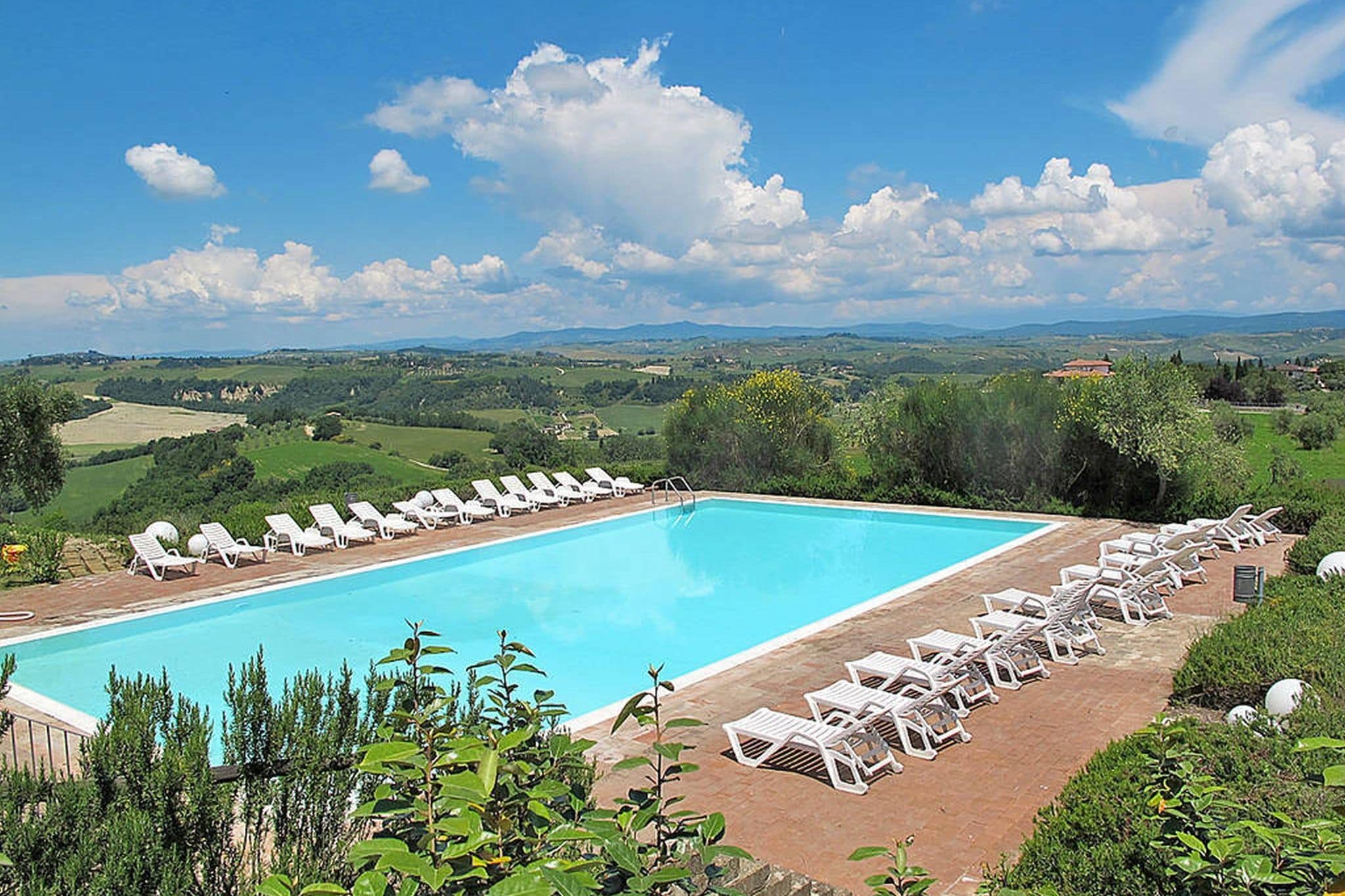 Apartment in the village of Asciano with 2 pools in the hills of Siena