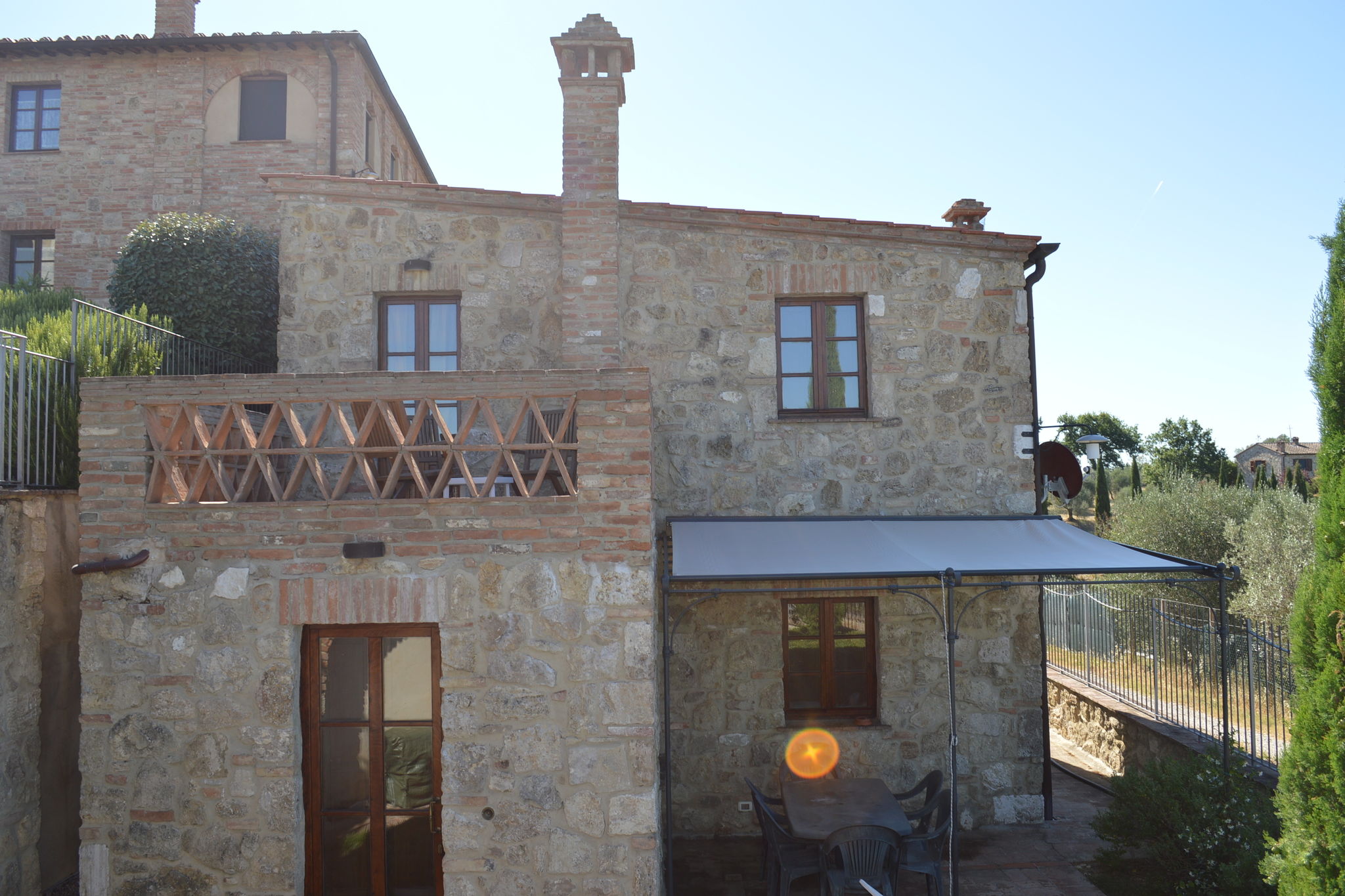 Asciano Wohnung im mittelalterlichen Dorf mit 2 Pools in den Hügeln von Siena