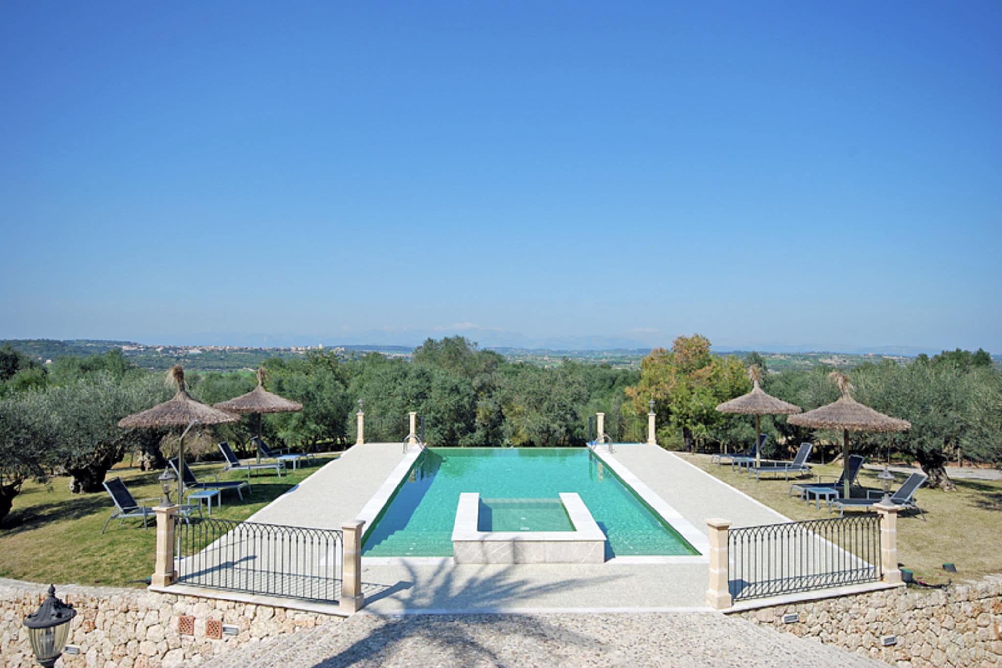 Luxe landhuis op prachtig landgoed met fantastisch uitzicht. prive zwembad