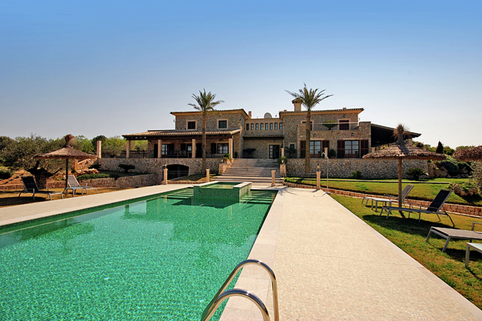 Luxe landhuis op prachtig landgoed met fantastisch uitzicht. prive zwembad
