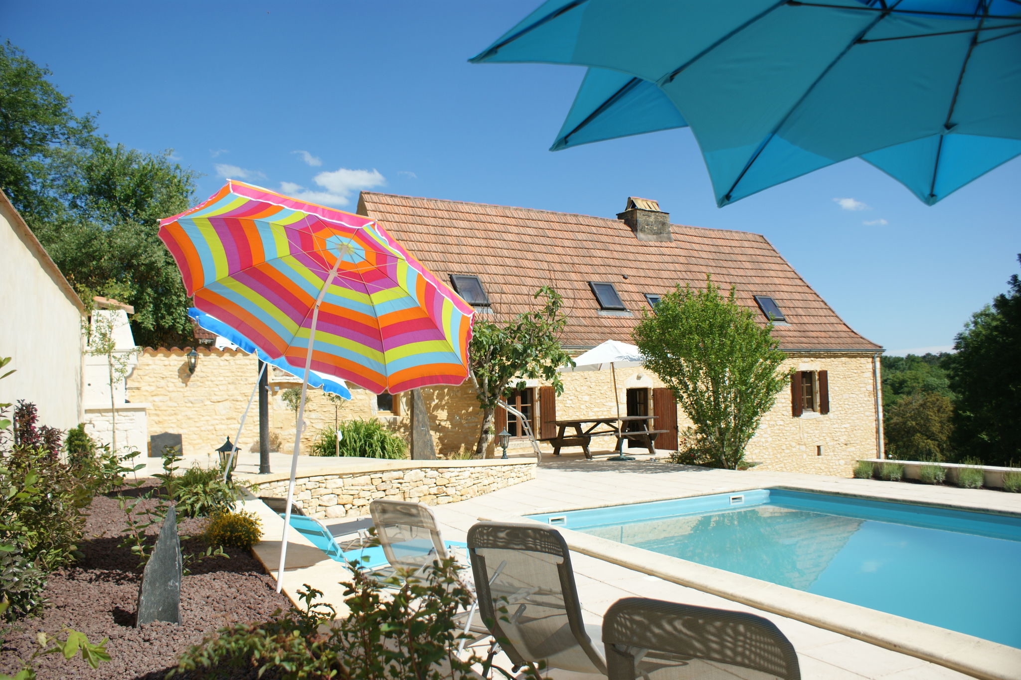 Maison de vacances ensoleillée avec piscine privée à Besse