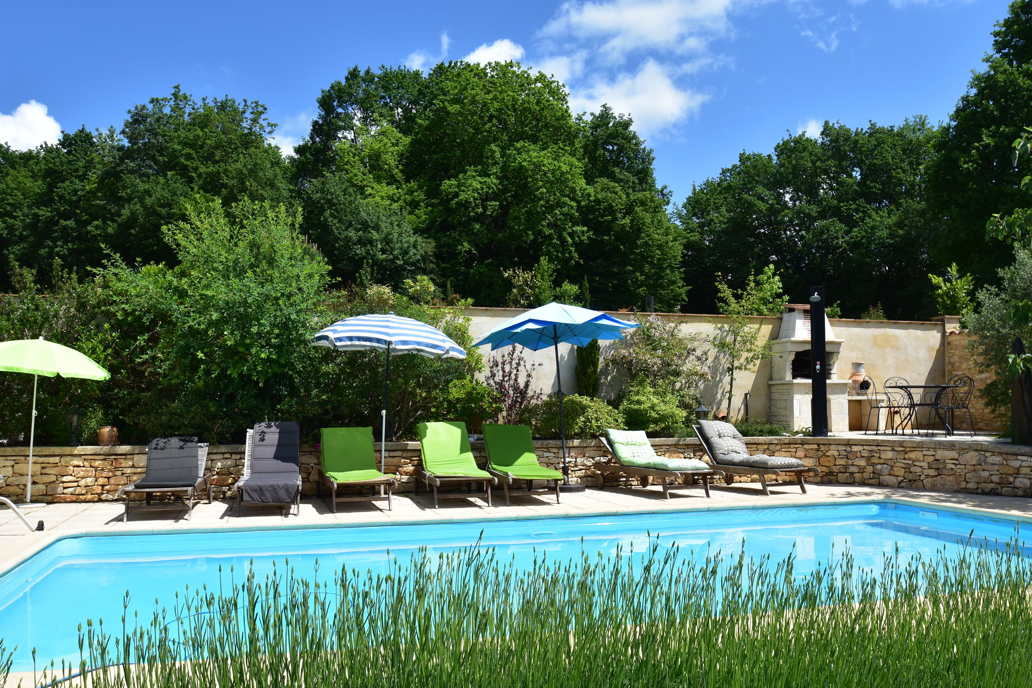 Prachtig vakantiehuis in Besse met privézwembad