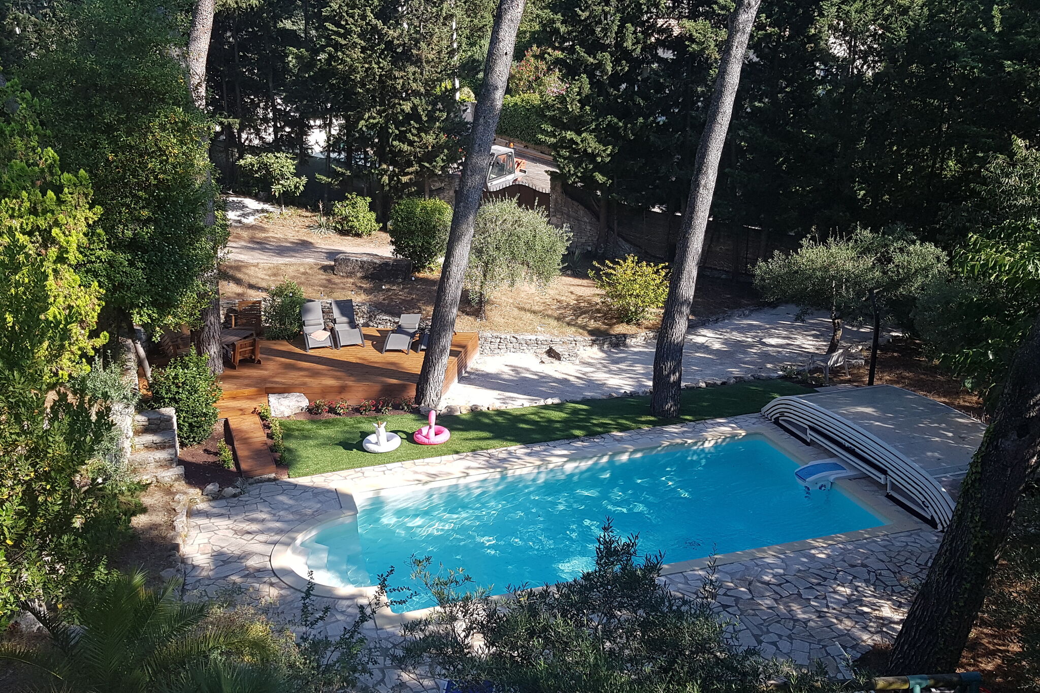A hidden paradise in the beautiful surroundings of Saint-Remy-de-Provence!
