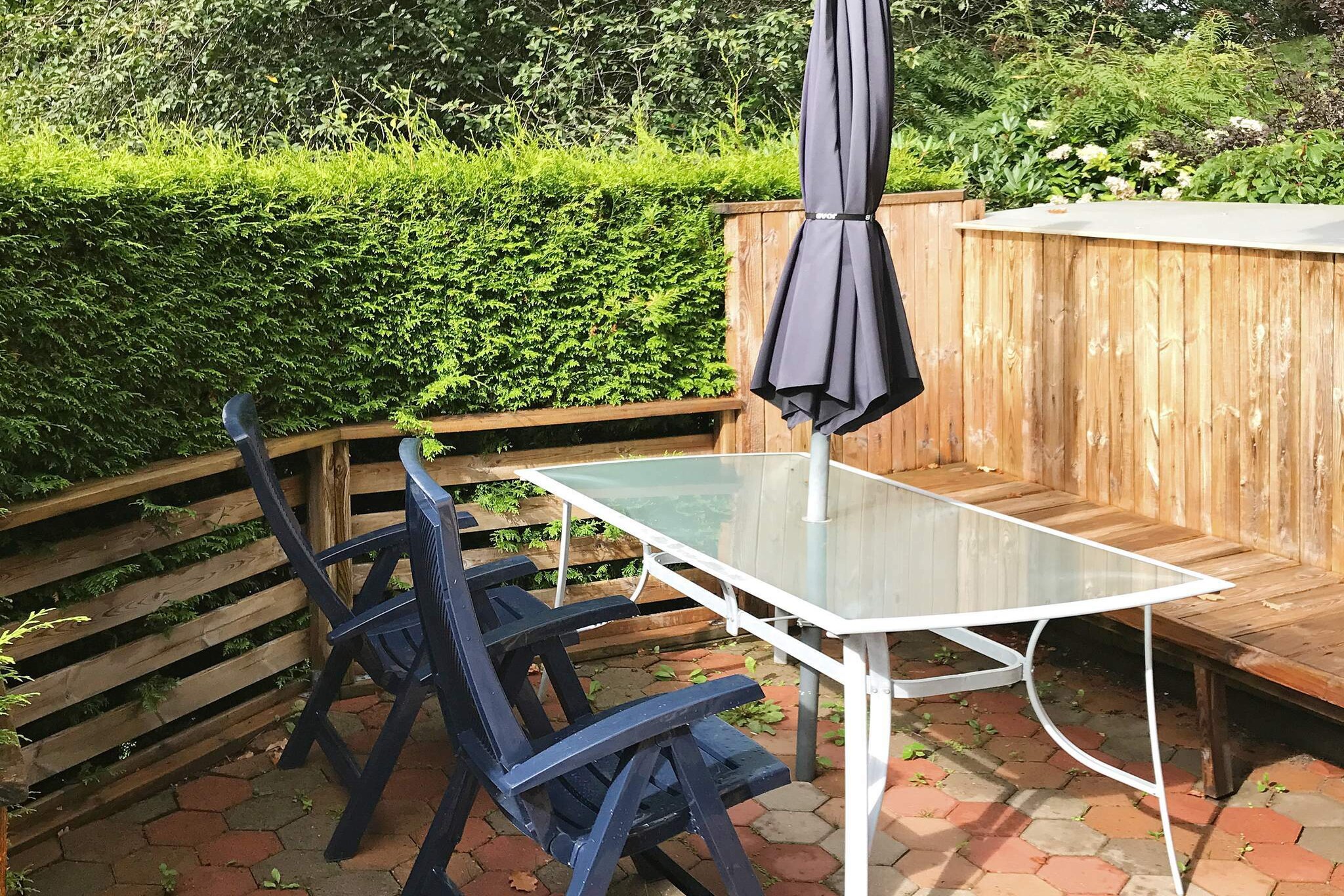 Pleasant and cozy accommodation close to the famous HÃ¥verud aqueduct, 1,5 km from Mellerud. Walking distance to many attractions and cafÃ©s during summer time. Large kitchen and dining area. The living room with TV is upstairs. The house is peacefully located on the owners plot with lovely views of the surroundings. There is a private outdoor seating area and parking space at your disposal. Plenty of walking trails around the lake, as well as swimming possibilities. The surrounding nature holds lots of berries and mushroom grounds, and you may purchase a fishing card to enjoy the several fishing spots available.