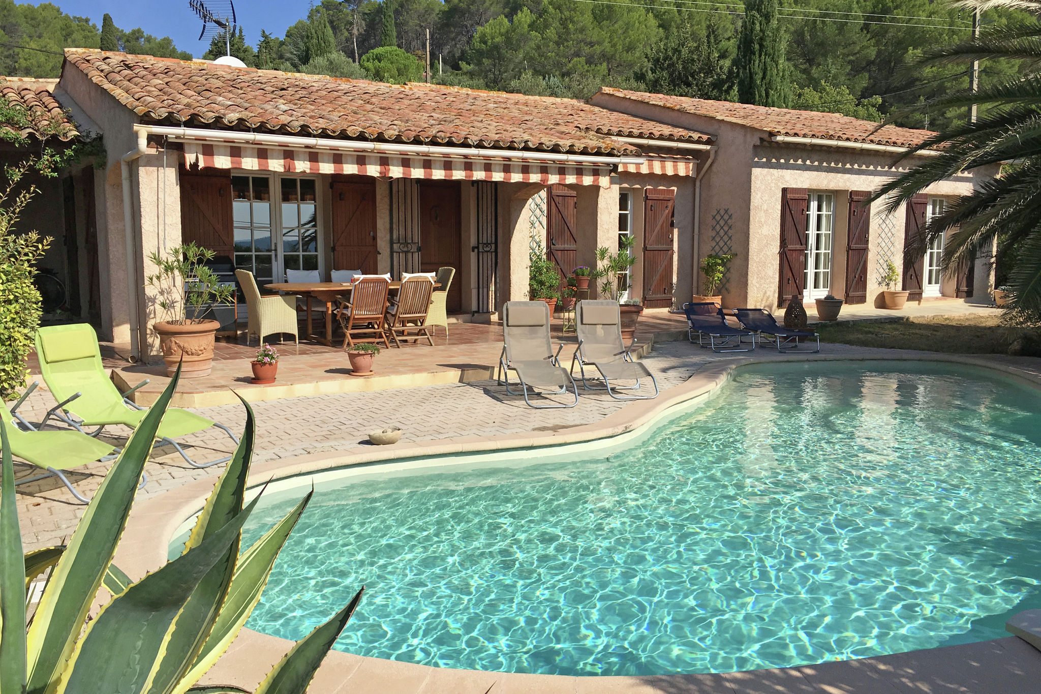 Villa individuelle avec piscine privée et vue dégagée, près du village de Lorgues