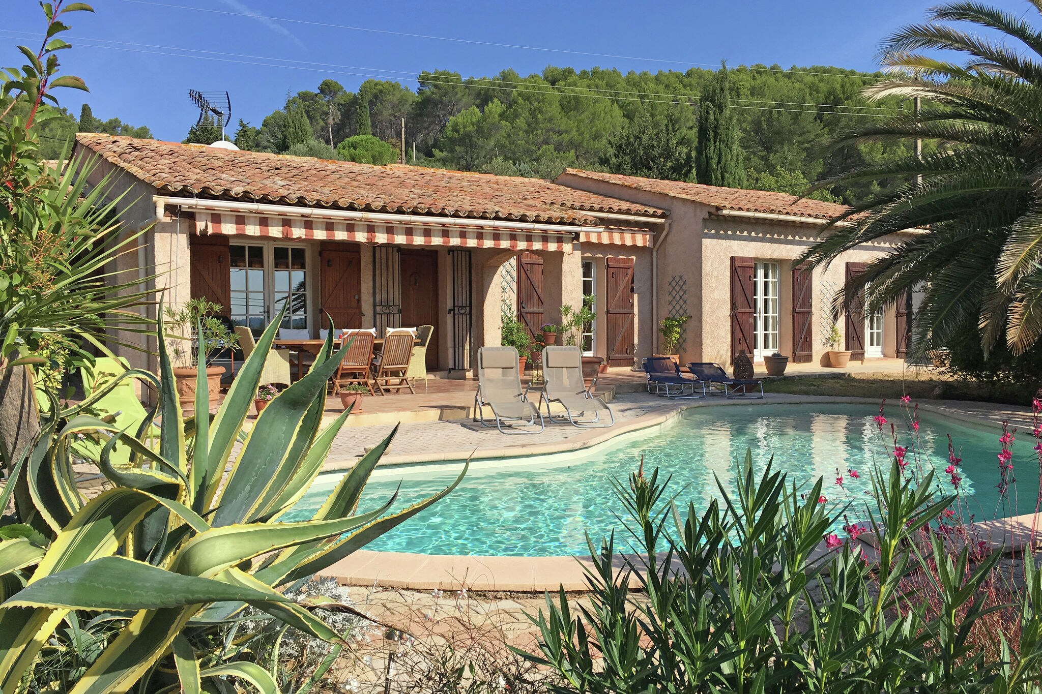 Villa individuelle avec piscine privée et vue dégagée, près du village de Lorgues