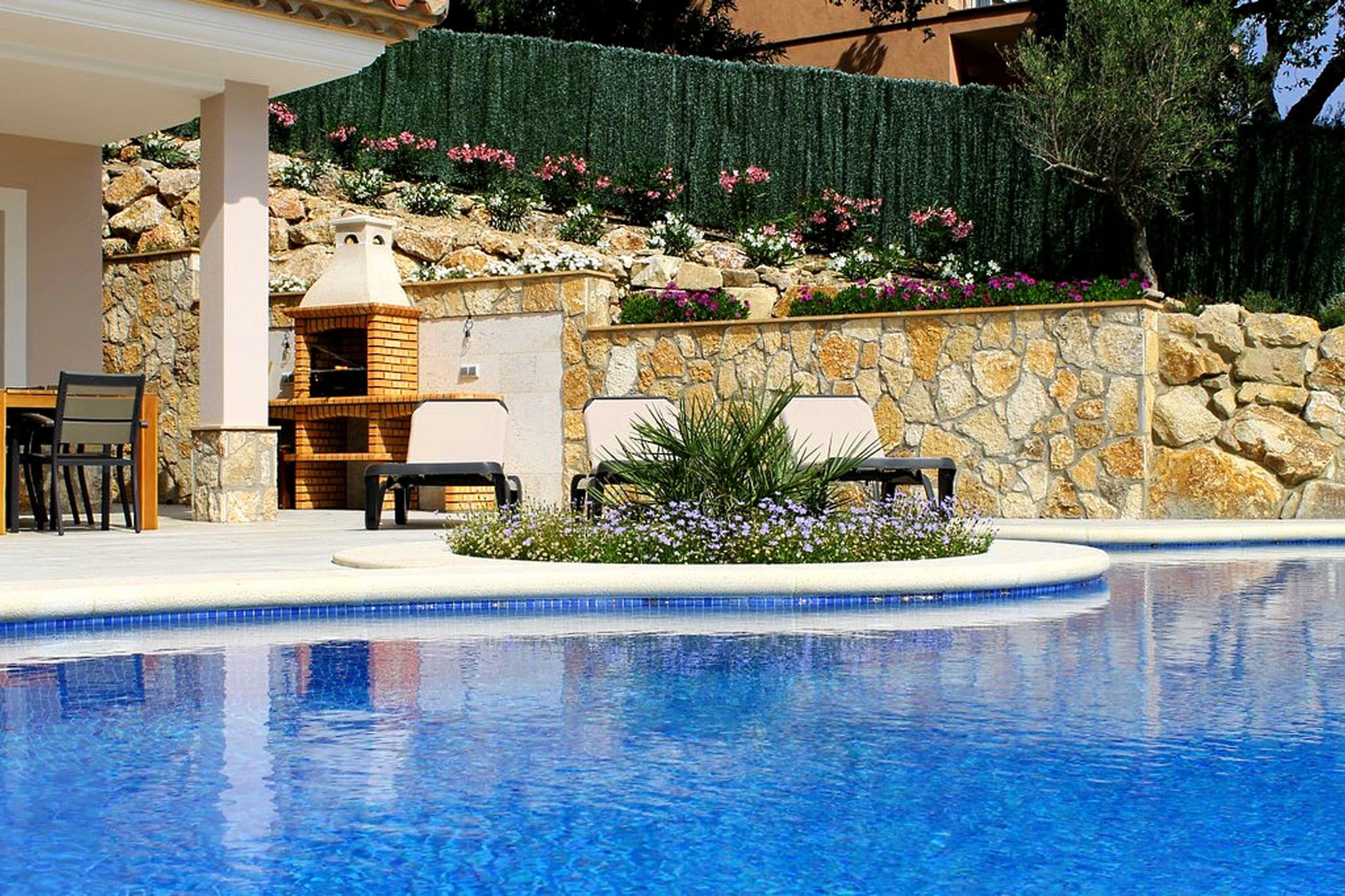 Prachtige villa met fantastisch uitzicht en infinity pool nabij Santa Cristina
