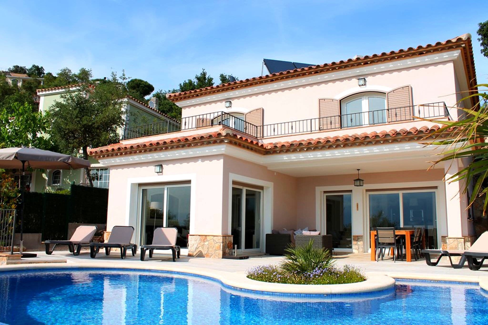 Beautiful villa with fantastic view and infinity pool near Santa Cristina d'Aro