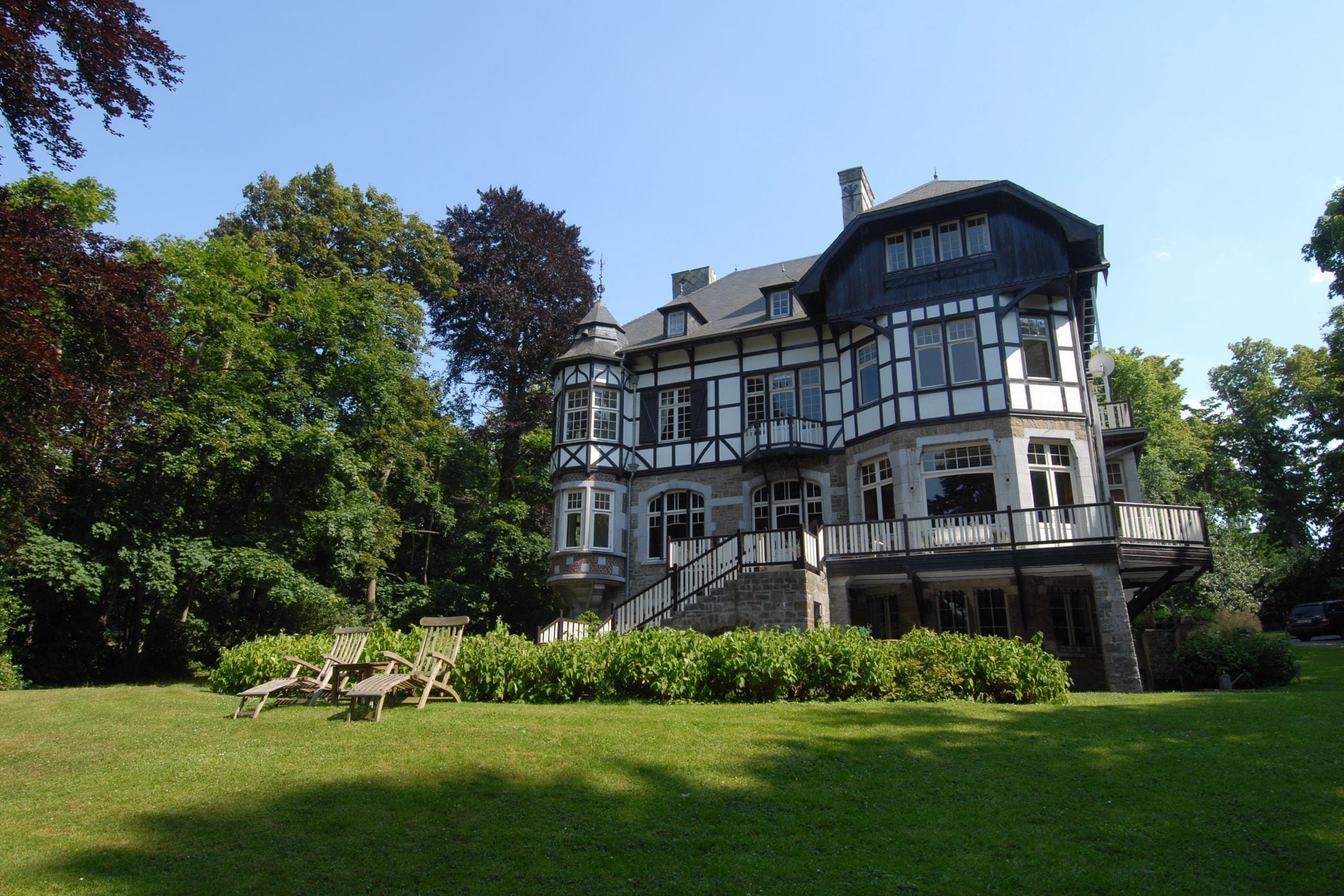 Beautiful castle house in Spa, authenticly decorated and with spacious garden