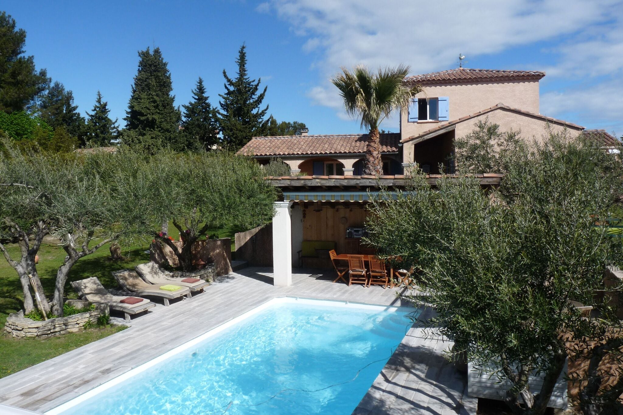 Villa confortable à Roquemaure avec piscine privatisée