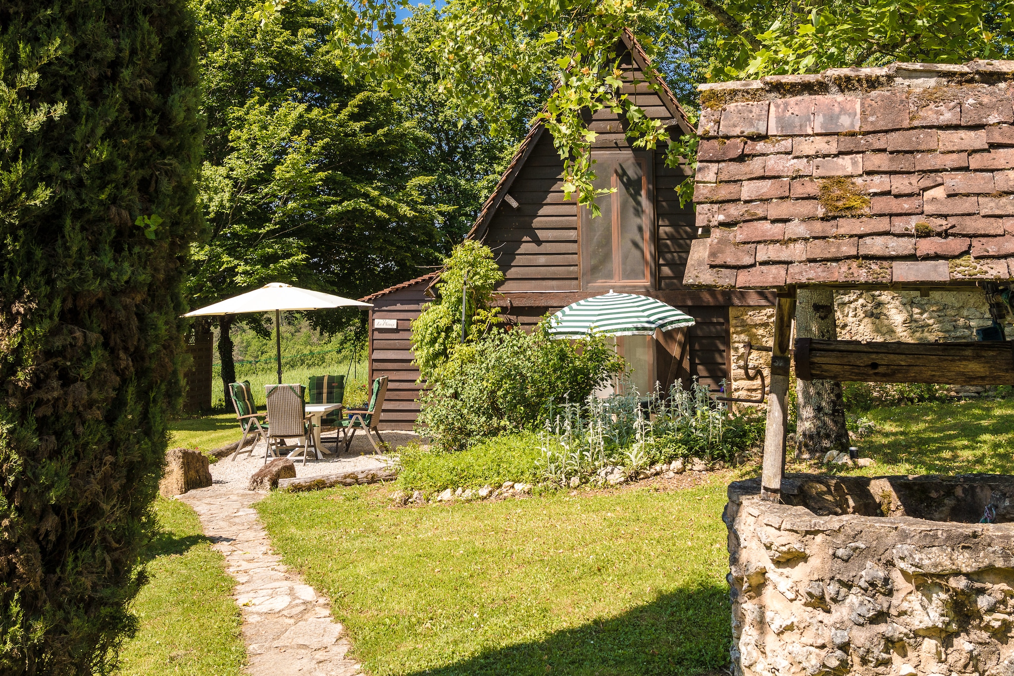 Knusse cottage met zwembad, grote tuin, speeltuintje en mooi uitzicht.