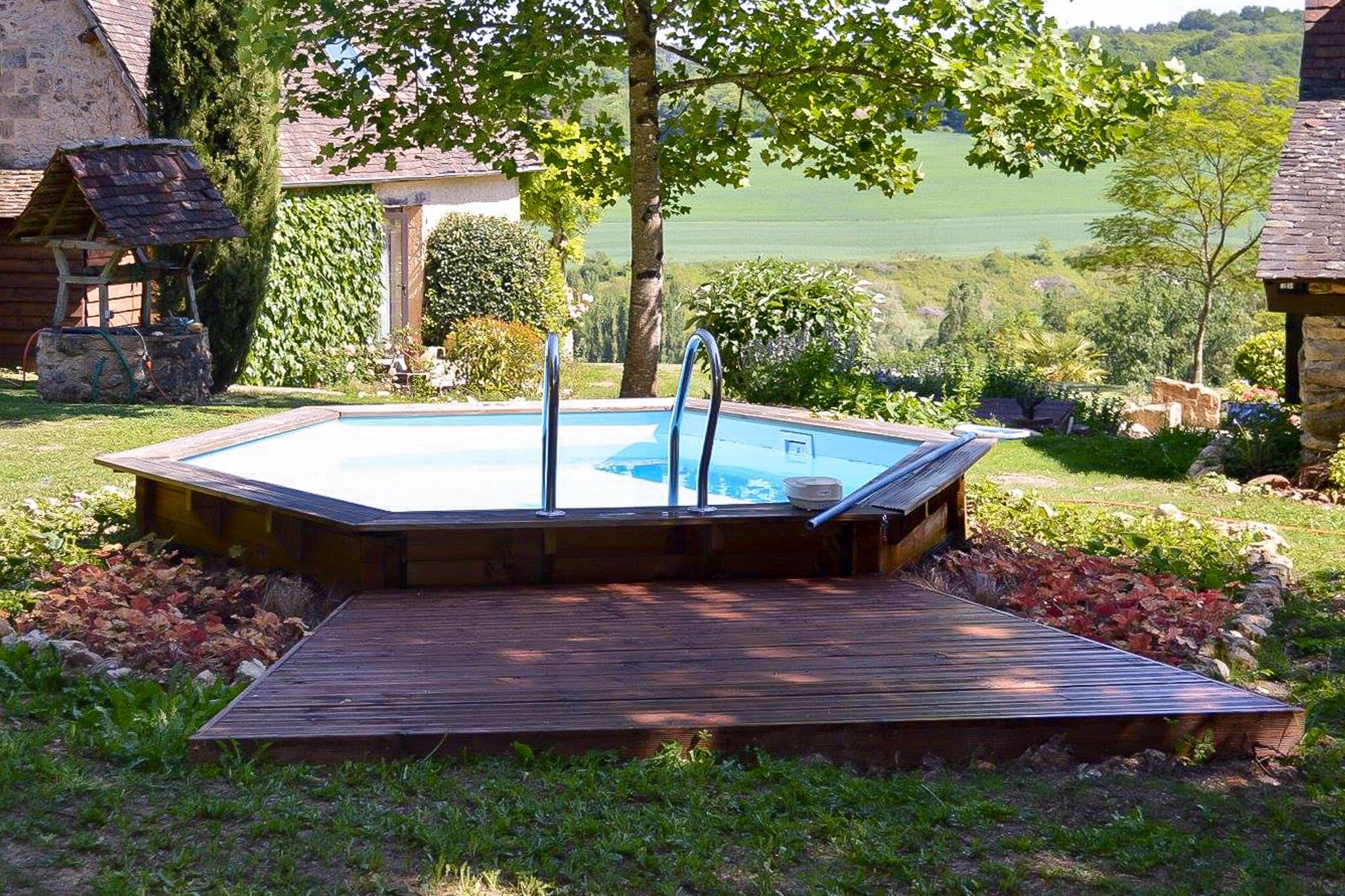 Charmant chalet avec piscine privée à Thenon, Dordogne