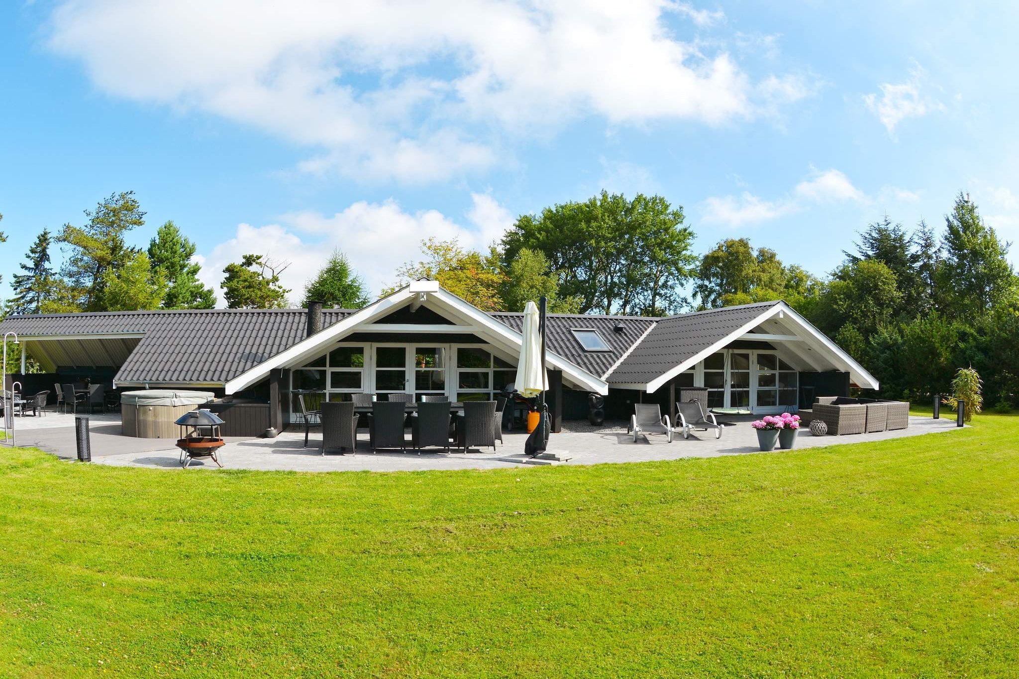 Helles Ferienhaus mit Whirlpool