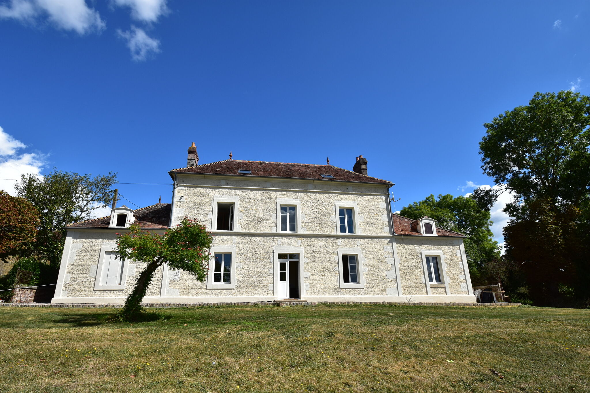 Gemütliches Landhaus in Montreuil-la-Cambe mit Garten