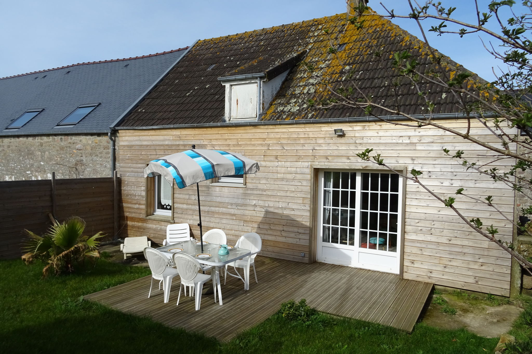 Knusse cottage aan de Normandische kust met tuin