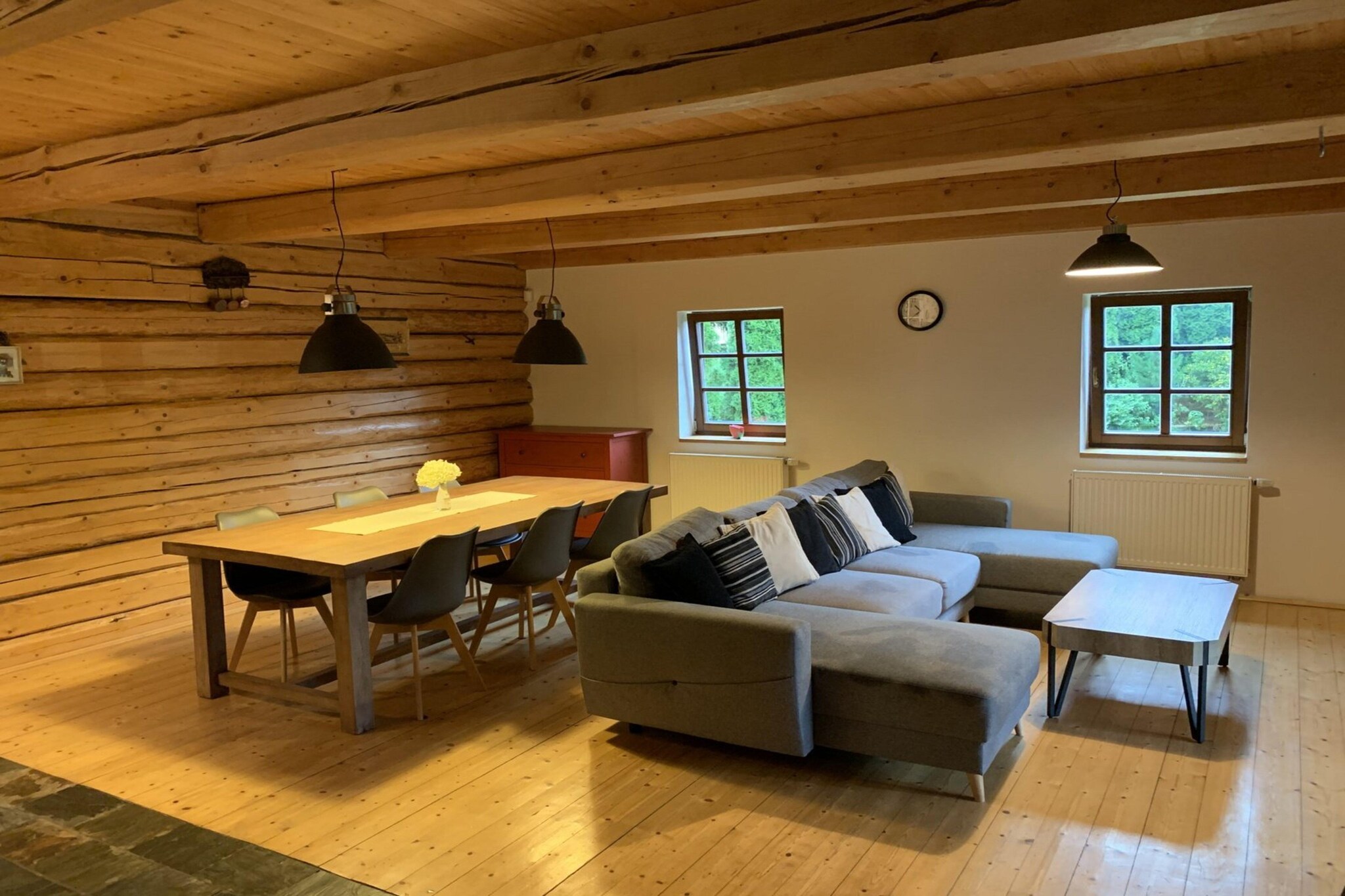 This pet-friendly cottage ,located near the forest, has 3 bedrooms and hosts 8 guests comfortably. It has access to free WiFi,a private terrace and a garden with garden furniture and barbecue for gala time.

 

 The forest is at a distance of 500 m from the cottage. You can go and explore the city of Sluknov and find multiple shops and restraunts for fine dining. General Supplies are available at 2 km distance whereas restraunts at 200 m distance. There is a public swimming pool at a distance of 7 km.

 

 This luxury vacation home has a fireplace in the living room and ample seating area for a nice get-together. Parking is also available on the premises. 

 

 Public trasport is available 200 m away.The train station is at a distance of 2 km and the nearest airport of Dresden is 60 km away.