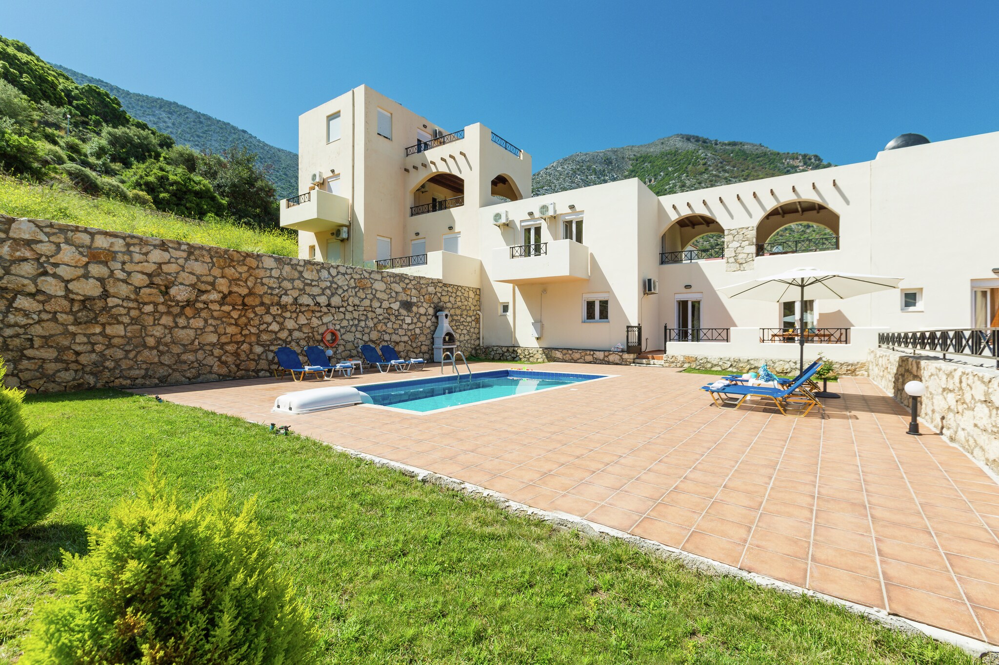 Villa on hillside, private pool, fantastic views to bay of Bali and mountains