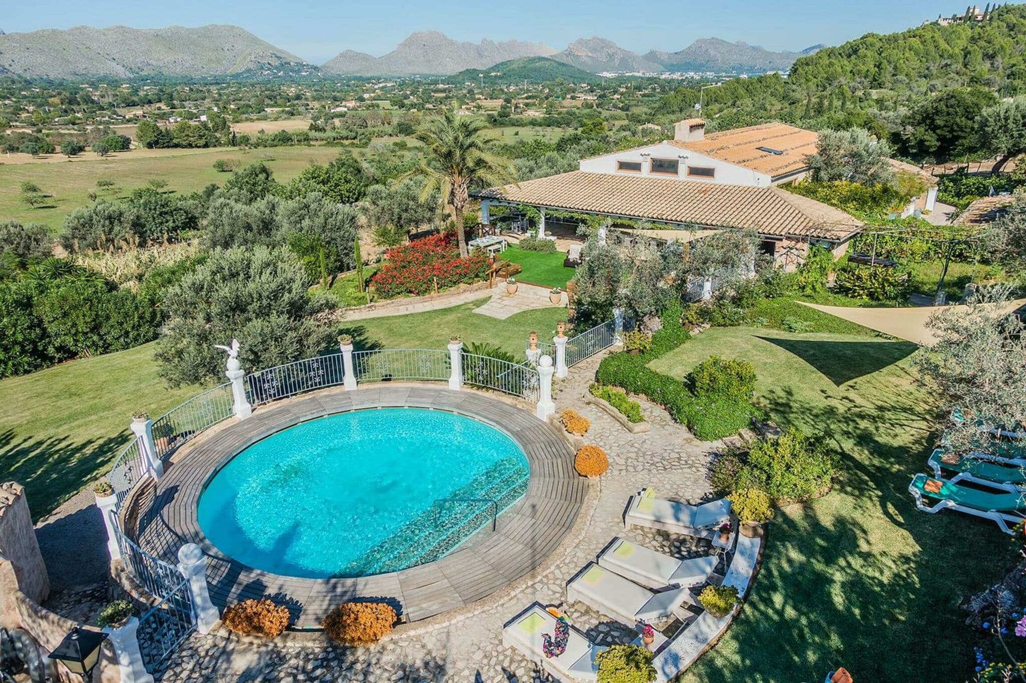 Luxurious country house in Pollensa for 12 people with heated pool