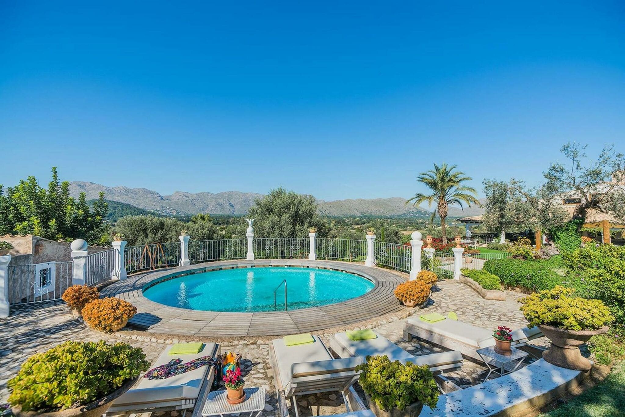 Luxurious country house in Pollensa for 12 people with heated pool