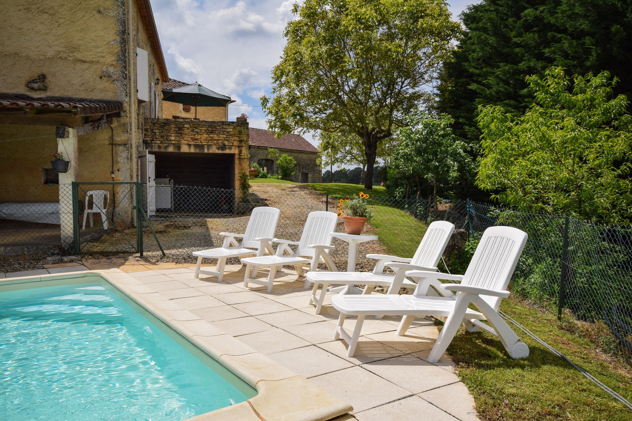 Ferienhaus mit Bergblick mit privatem Pool in Montcabrier