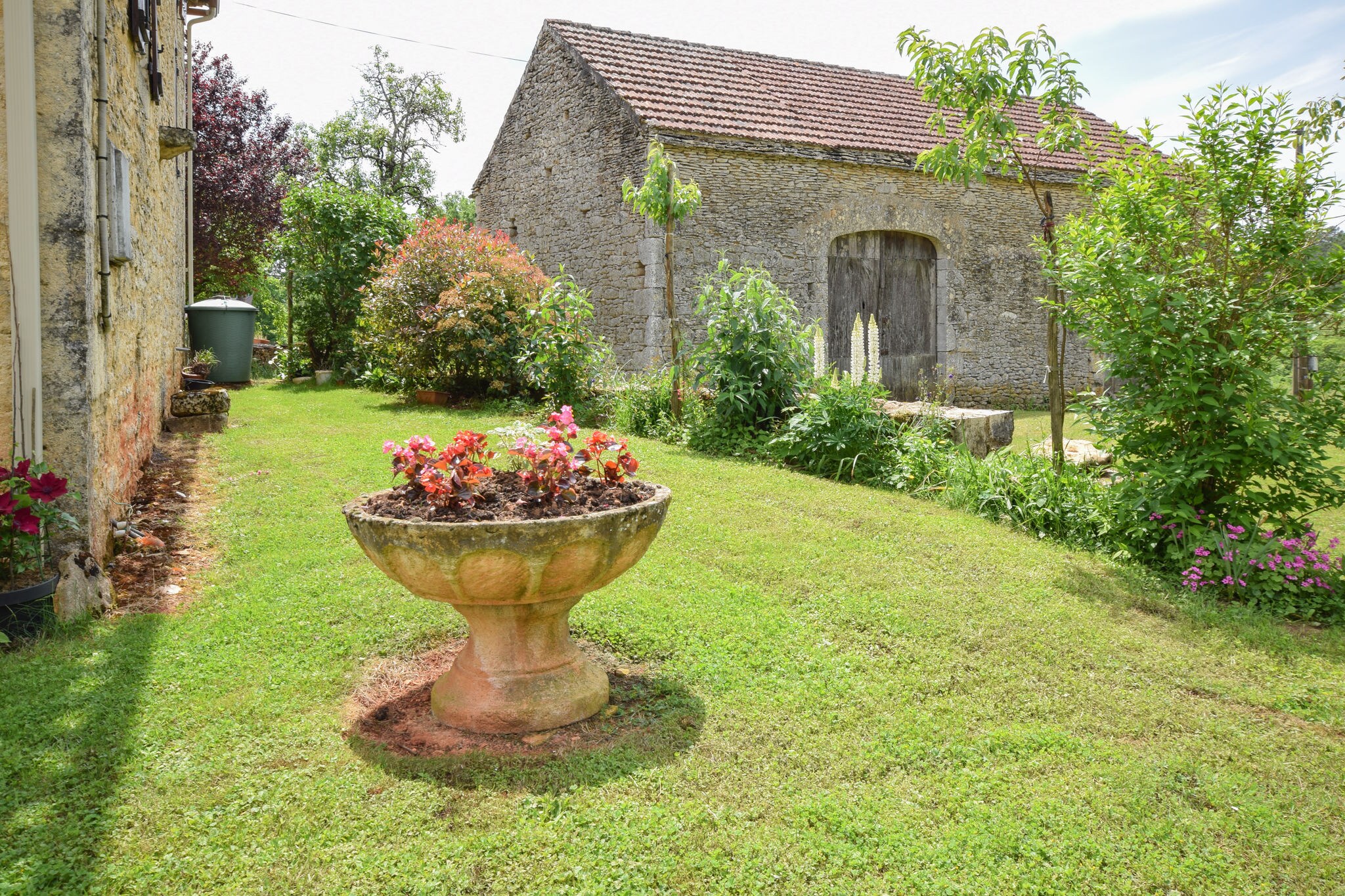 Maison de vacances spacieuse avec jardin à Montcabrier
