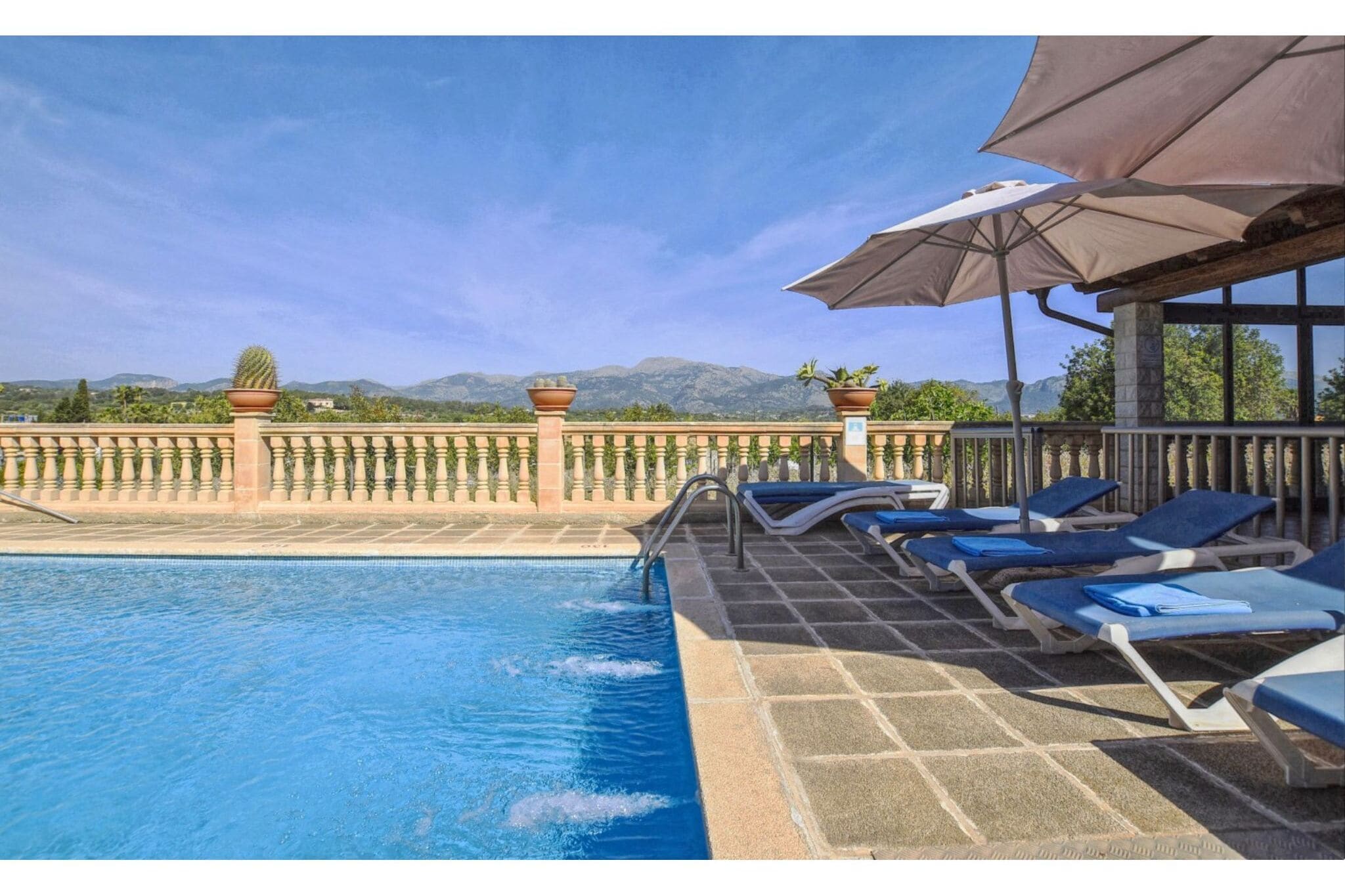 Gemütliches Ferienhaus mit Pool und Klimaanlage für 6 Personen
