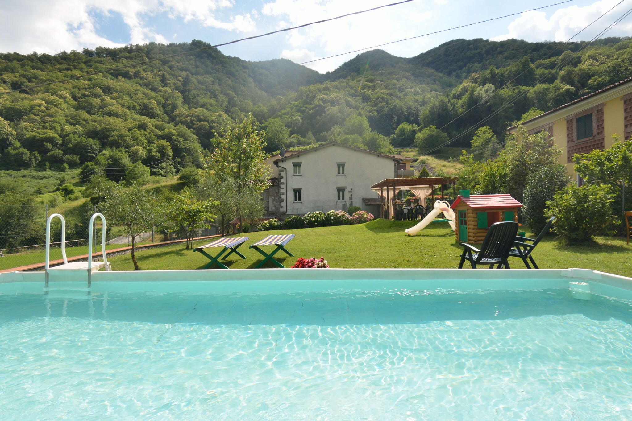 Sfeervol boerenhuis in Pescaglia met een privézwembad