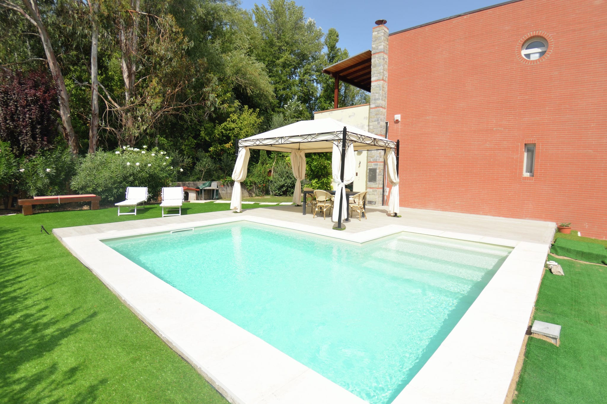 Modern villa with private pool and fenced garden 2.5 km from Lucca