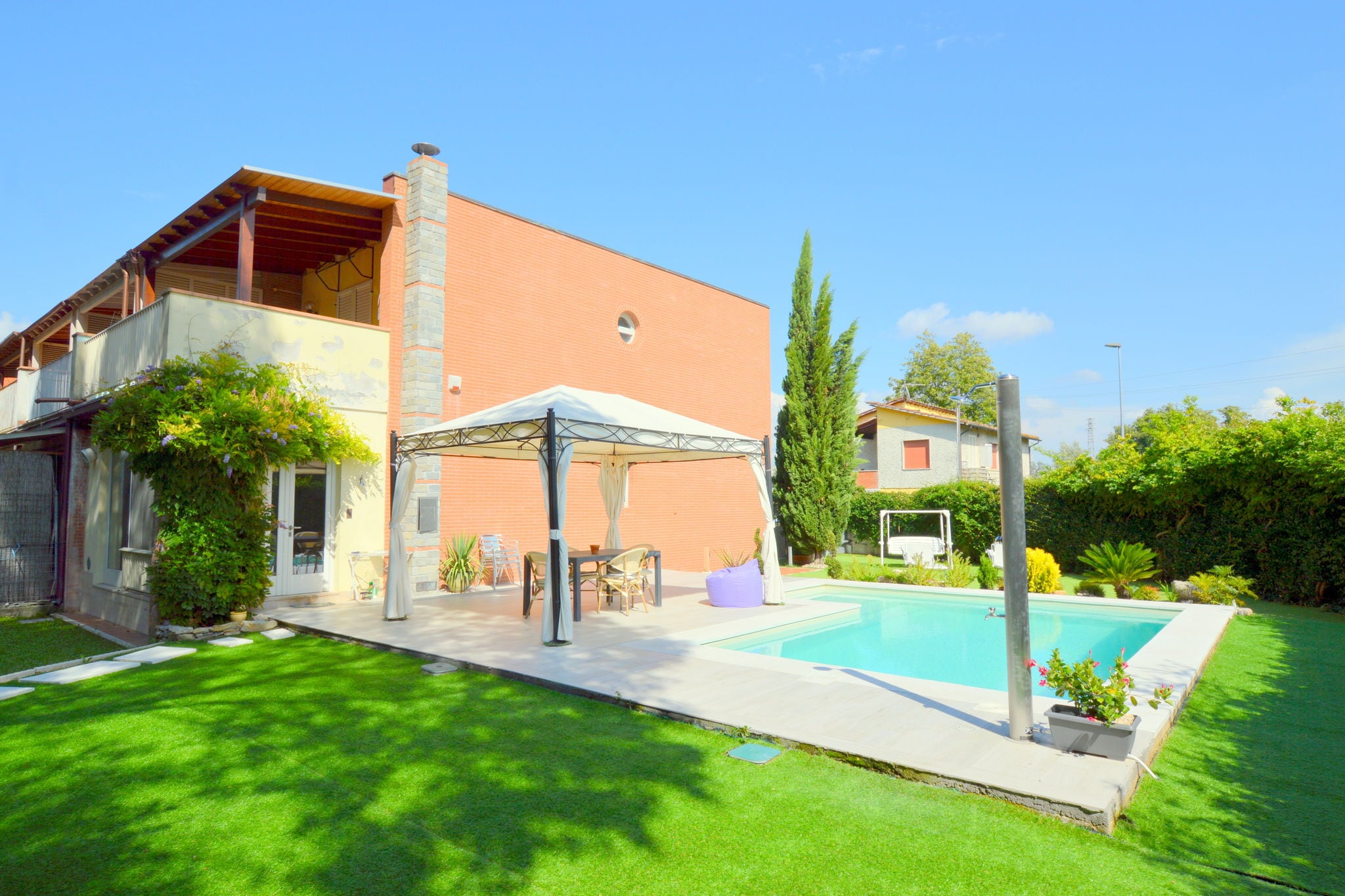 Moderne villa met privé zwembad en tuin omheind op 2, 5 km van Lucca