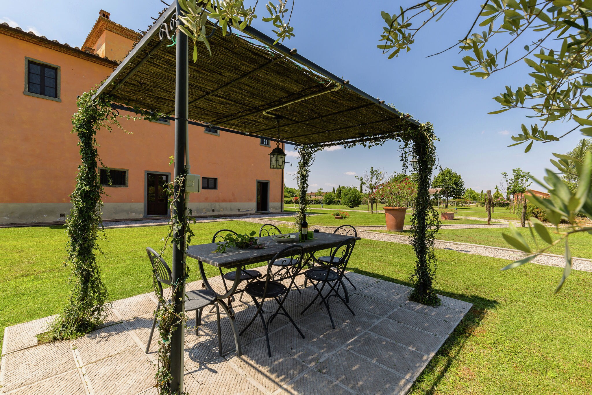 Elegante boerderij in Cortona met een zwembad