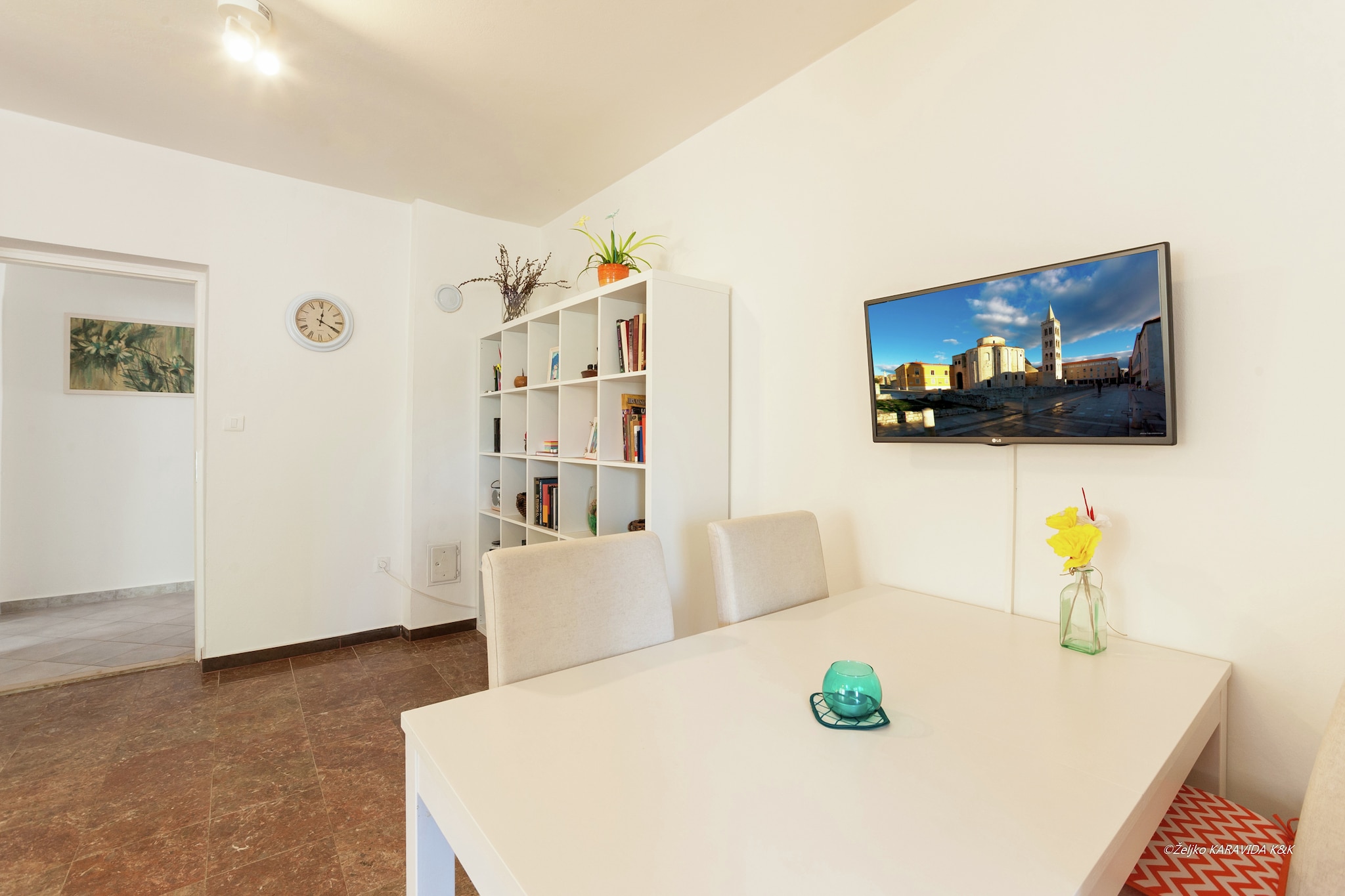 Ground floor: (hall, open kitchen(electric kettle, cooker(4 ring stoves, gas, electric), coffee machine, oven, microwave, dishwasher, fridge-freezer), Living/diningroom(double sofa bed, TV(flatscreen, digital), air conditioning), bedroom(double king size bed(180 x 200 cm), balcony or terrace, air conditioning), bathroom(shower, washbasin, toilet, washing machine))\n\nterrace(private, roofed), garden(shared with the owner ), BBQ, parking